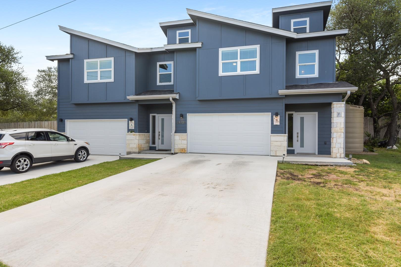 24700 Whitney Dr #b Property Photo 2