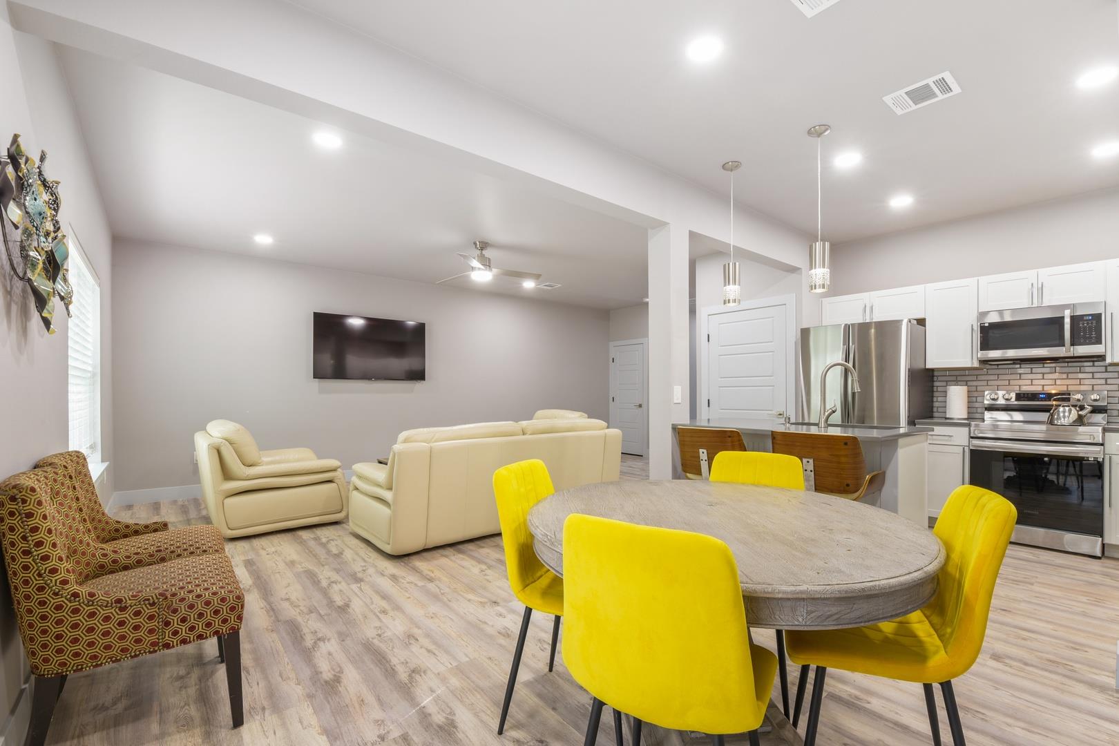 24700 Whitney Dr #b Property Photo 4