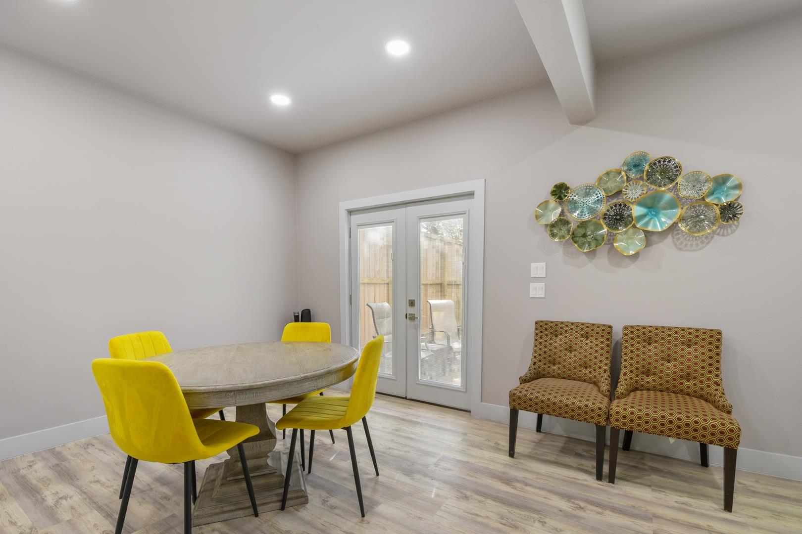 24700 Whitney Dr #b Property Photo 5