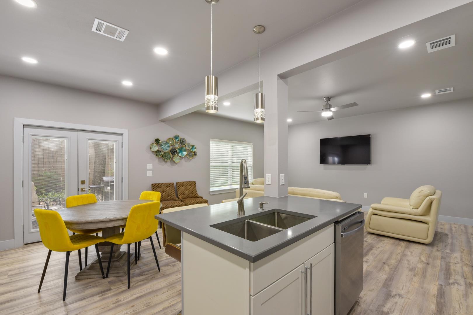 24700 Whitney Dr #b Property Photo 6