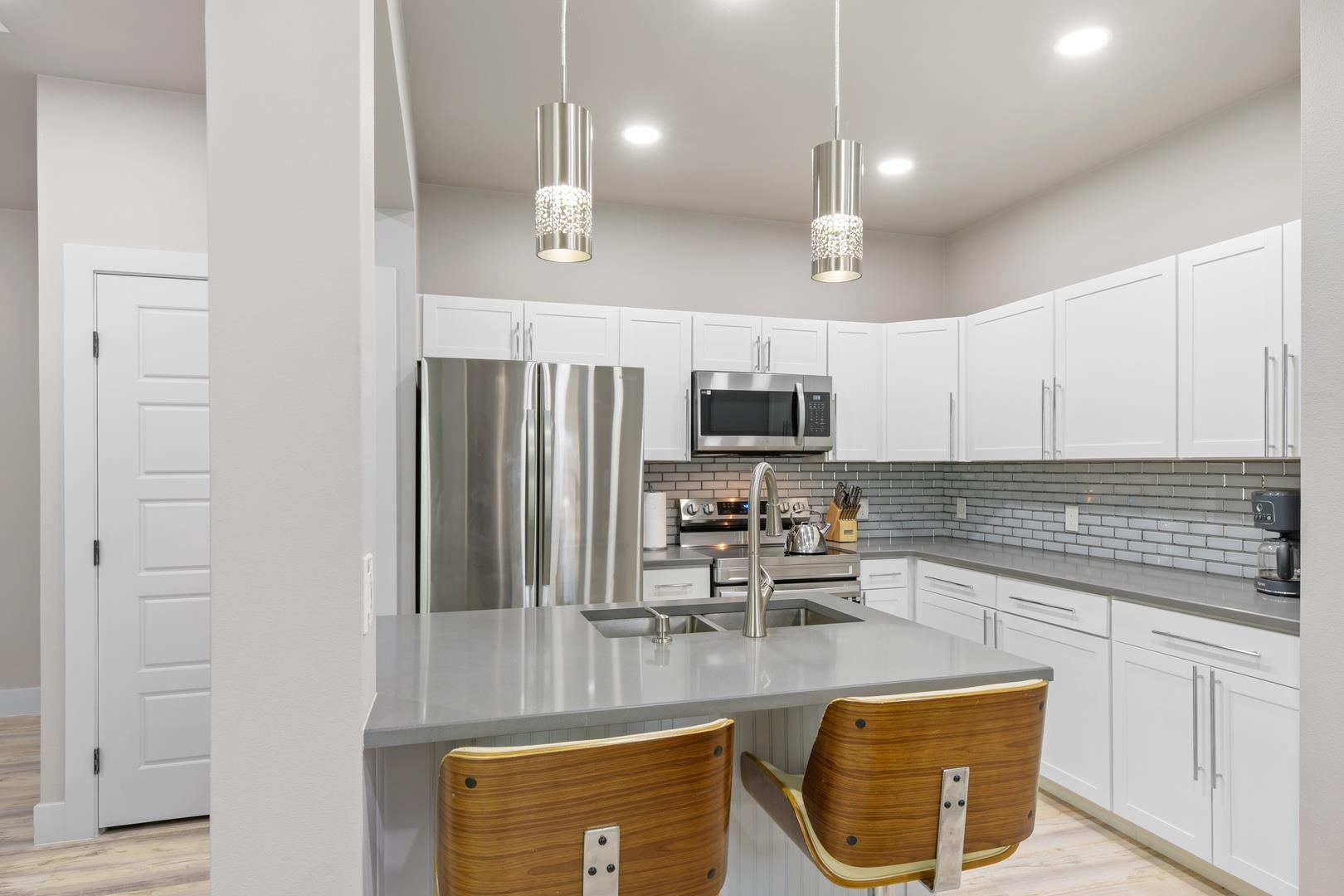 24700 Whitney Dr #b Property Photo 7