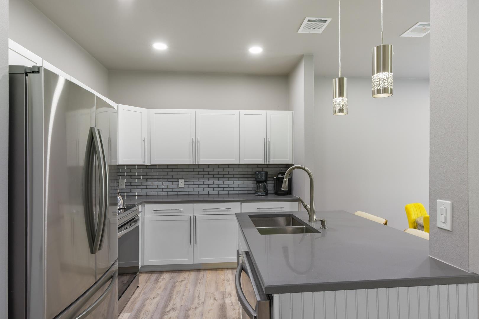 24700 Whitney Dr #b Property Photo 8