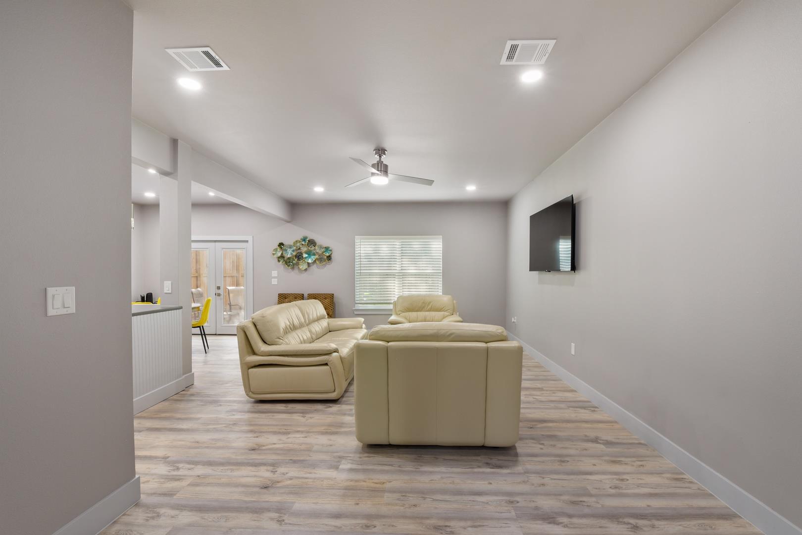 24700 Whitney Dr #b Property Photo 10