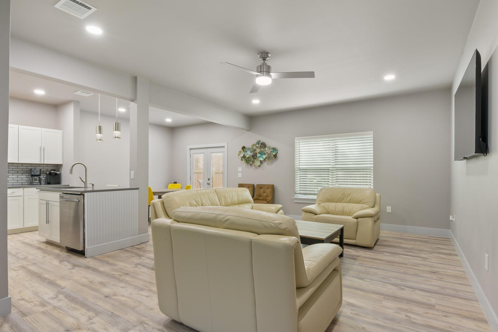 24700 Whitney Dr #b Property Photo 11