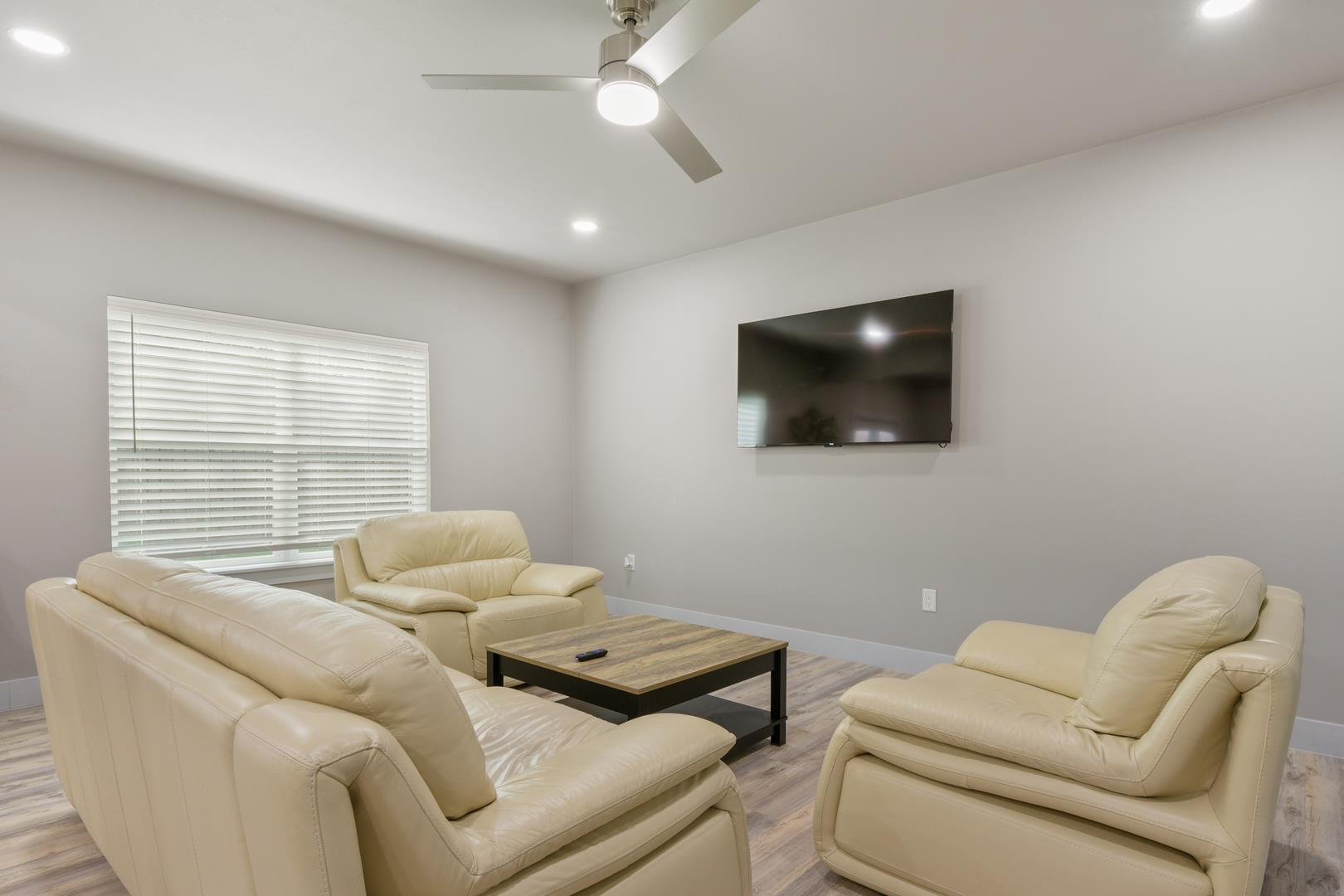 24700 Whitney Dr #b Property Photo 12