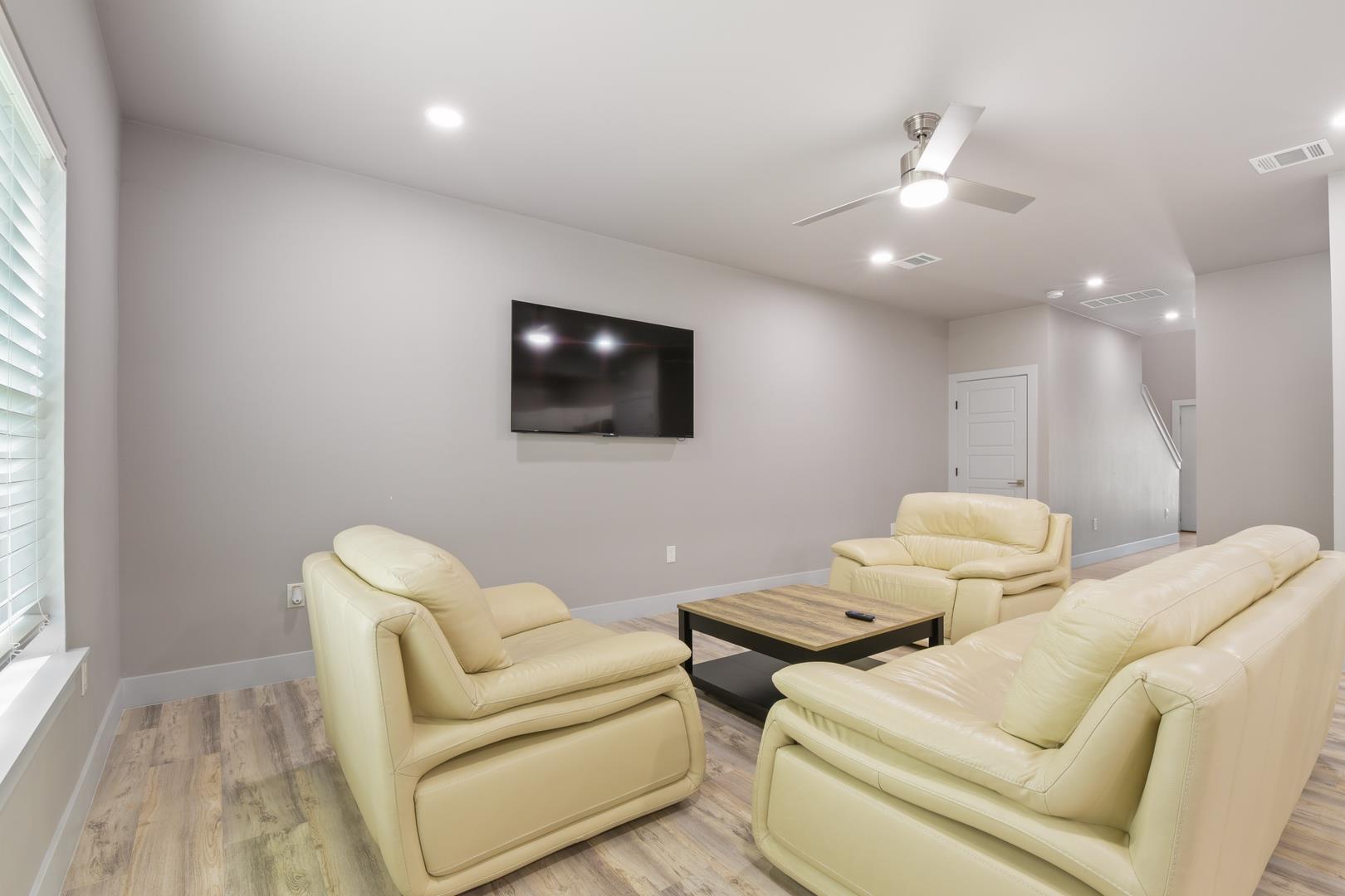 24700 Whitney Dr #b Property Photo 14