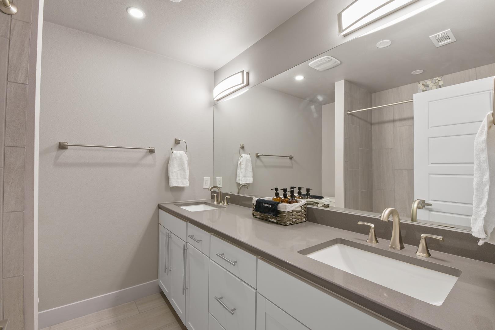 24700 Whitney Dr #b Property Photo 27