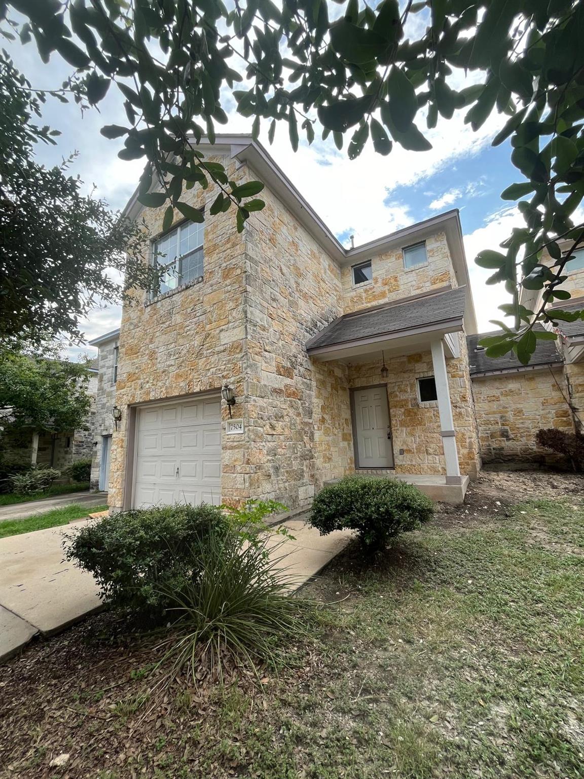 7504 Lazy Creek Dr A Property Photo