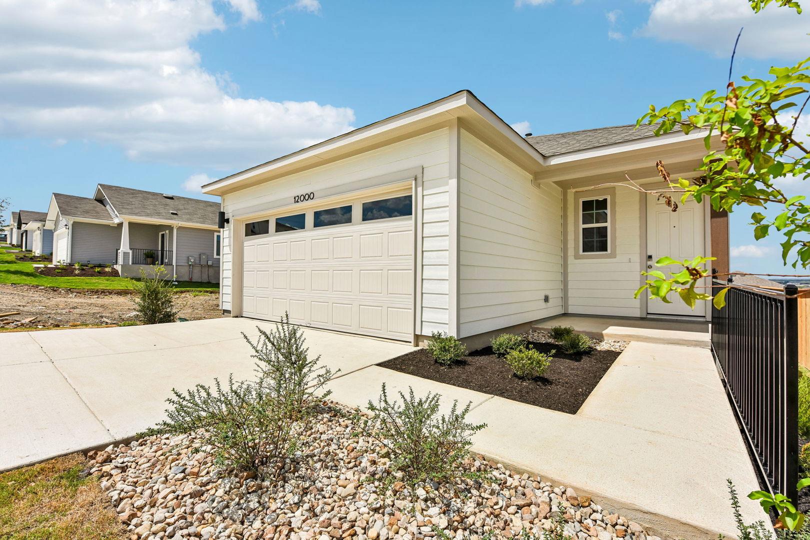 12000 Ellena Cv Property Photo 4