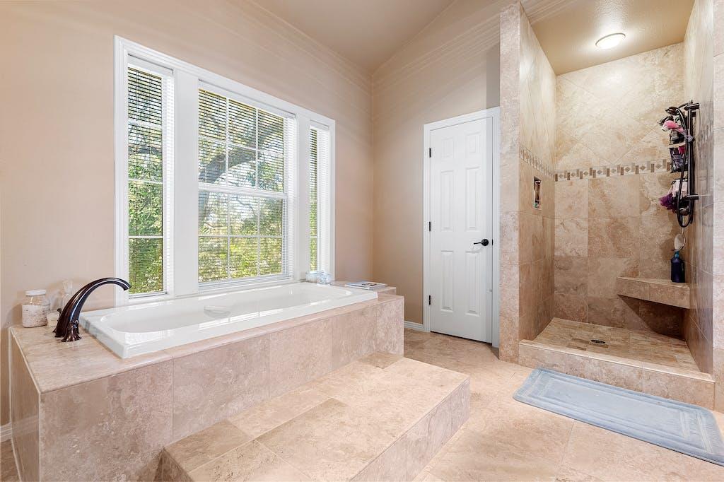 1207 Lakeway Dr Property Photo 22