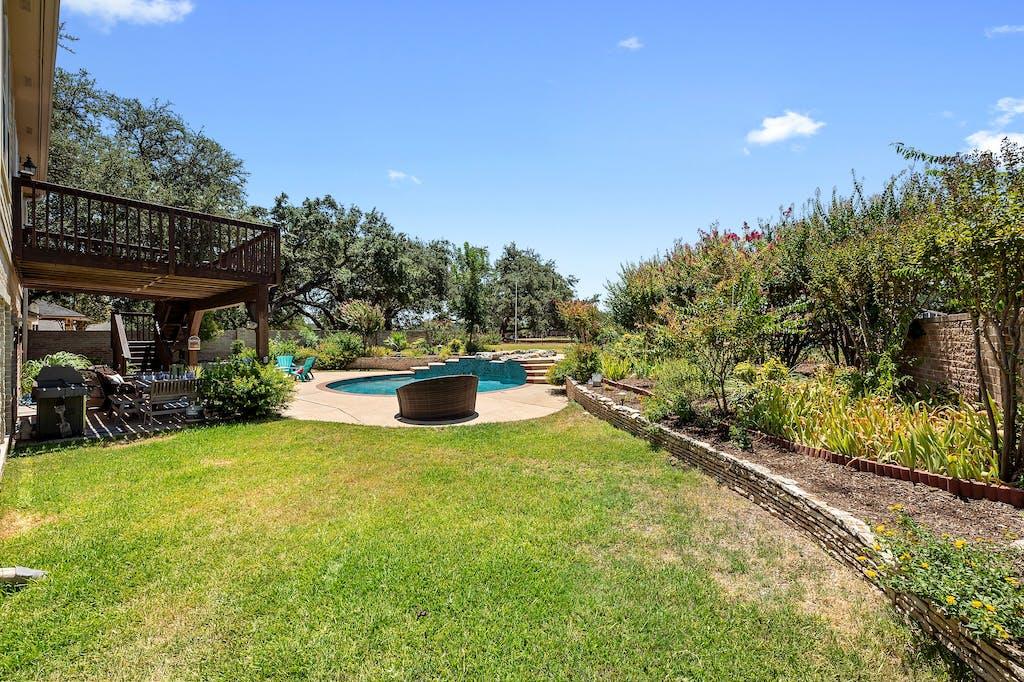 1207 Lakeway Dr Property Photo 33