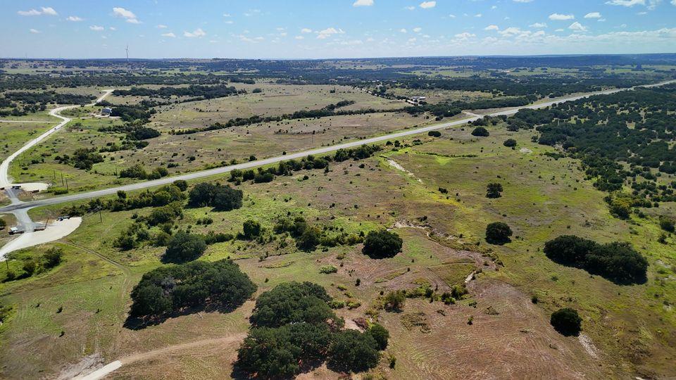 201 W Rolling Oaks Dr Property Photo 4