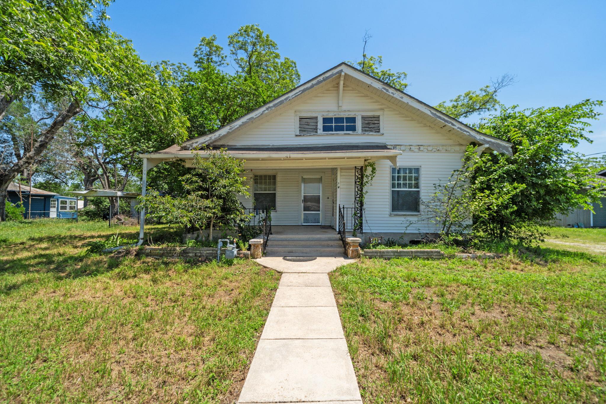 619 W Bell Ave Property Photo 1