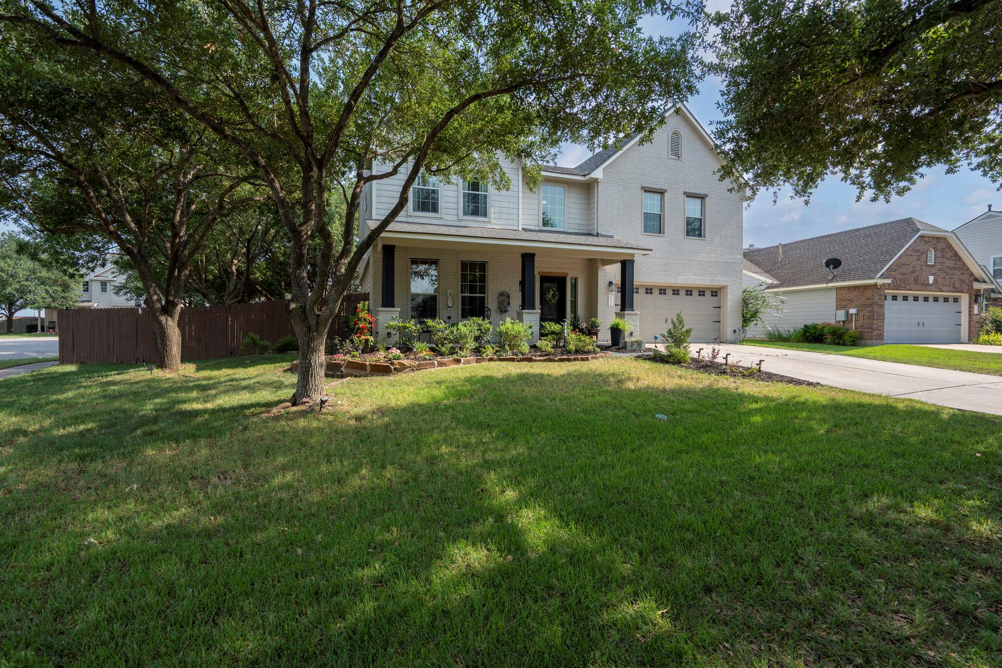 832 Hometown Pkwy Property Photo 1