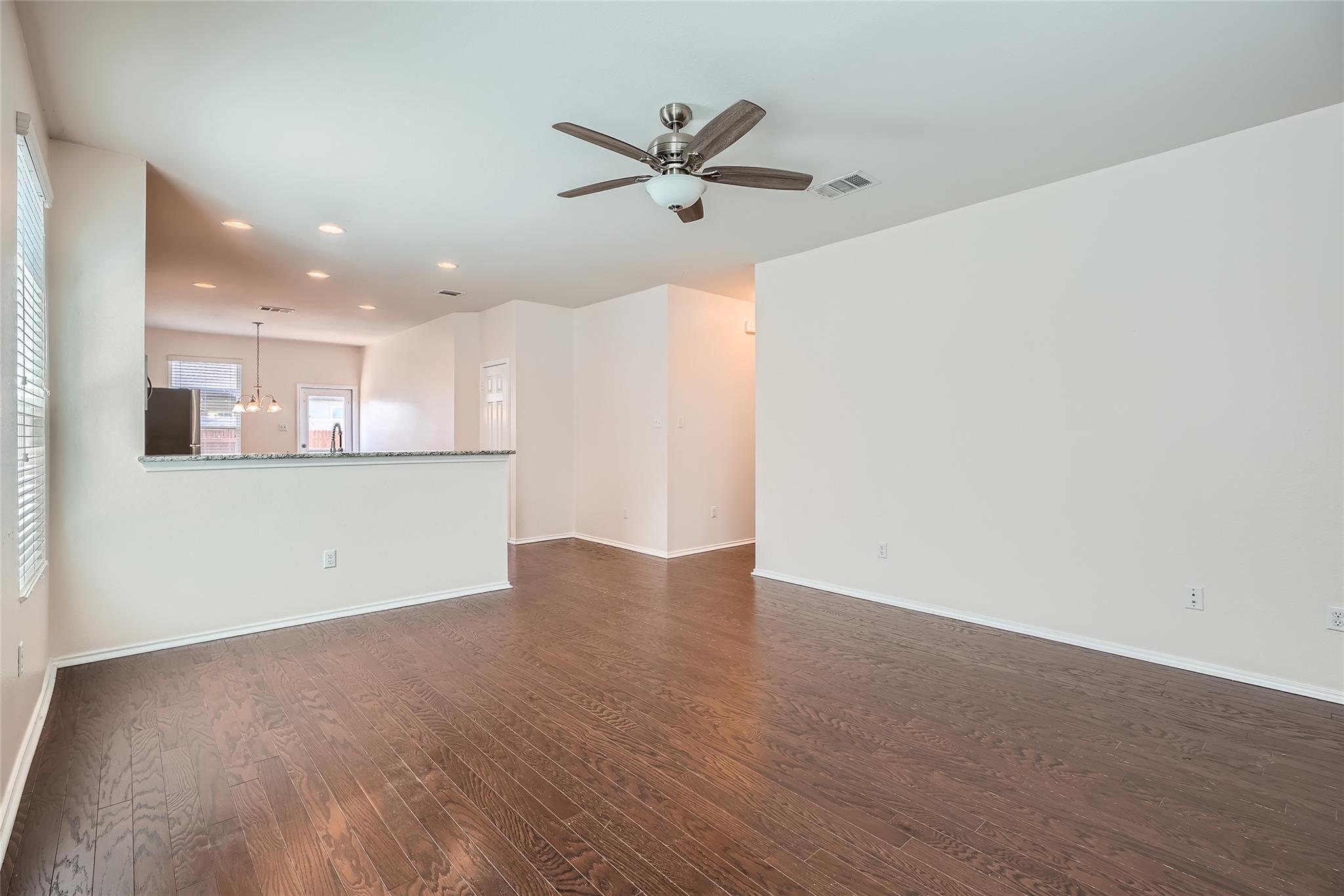 184 Palm Dr Property Photo 3