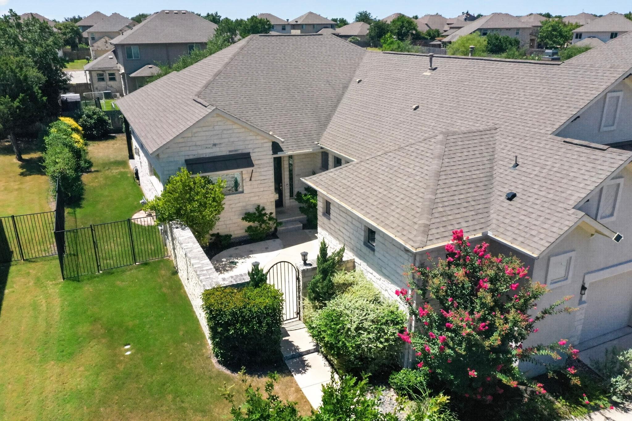 1902 Floresta Dr Property Photo 1