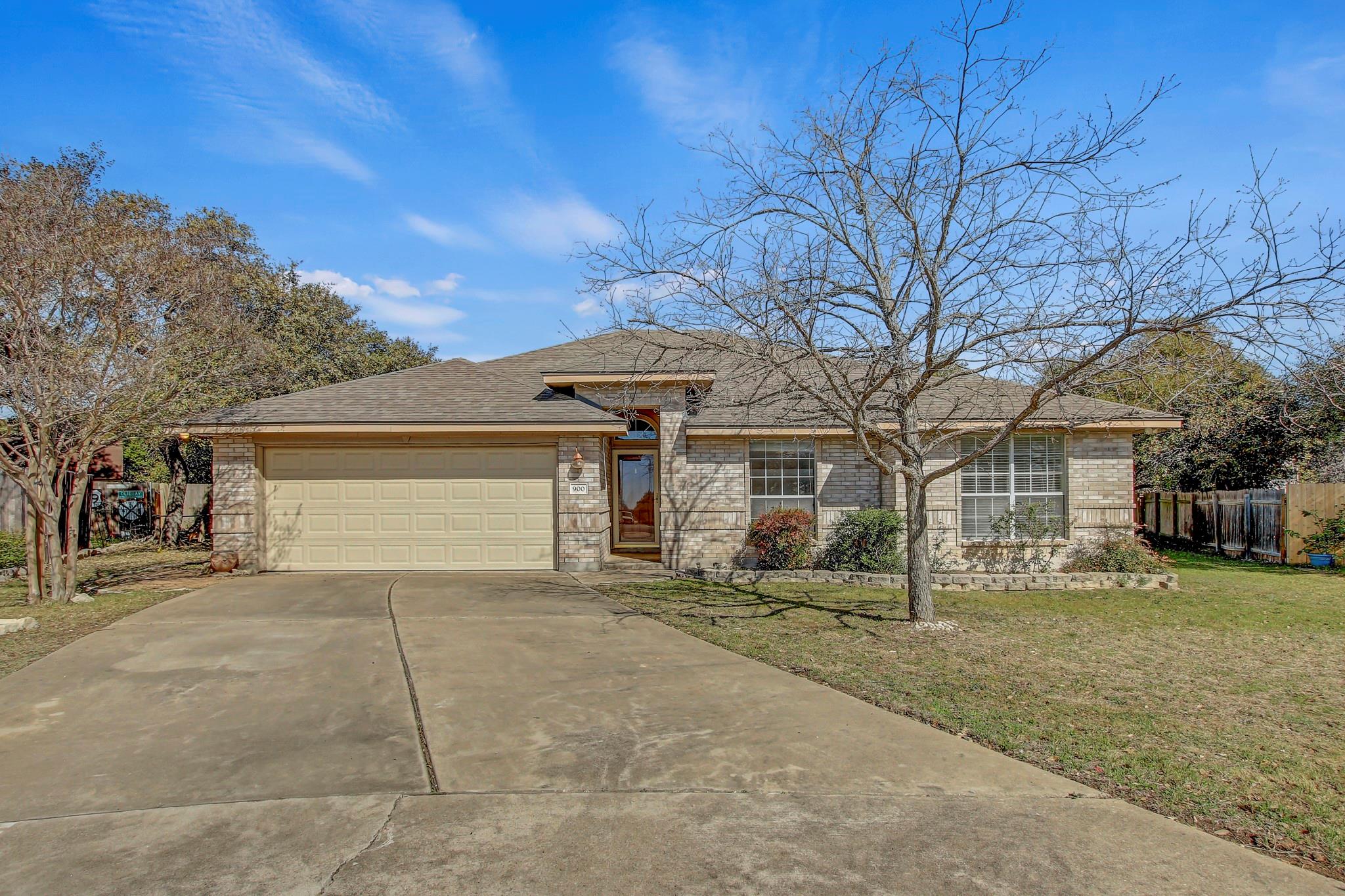 900 Tanglewood Dr Property Photo