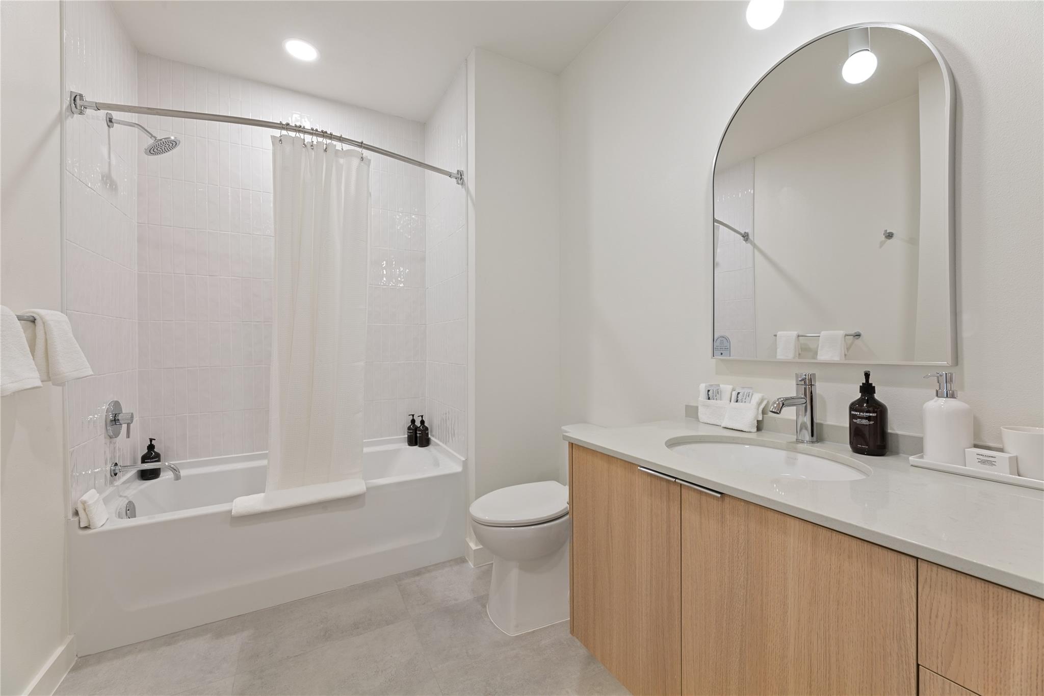 2323 S Lamar Blvd #512 Property Photo 4