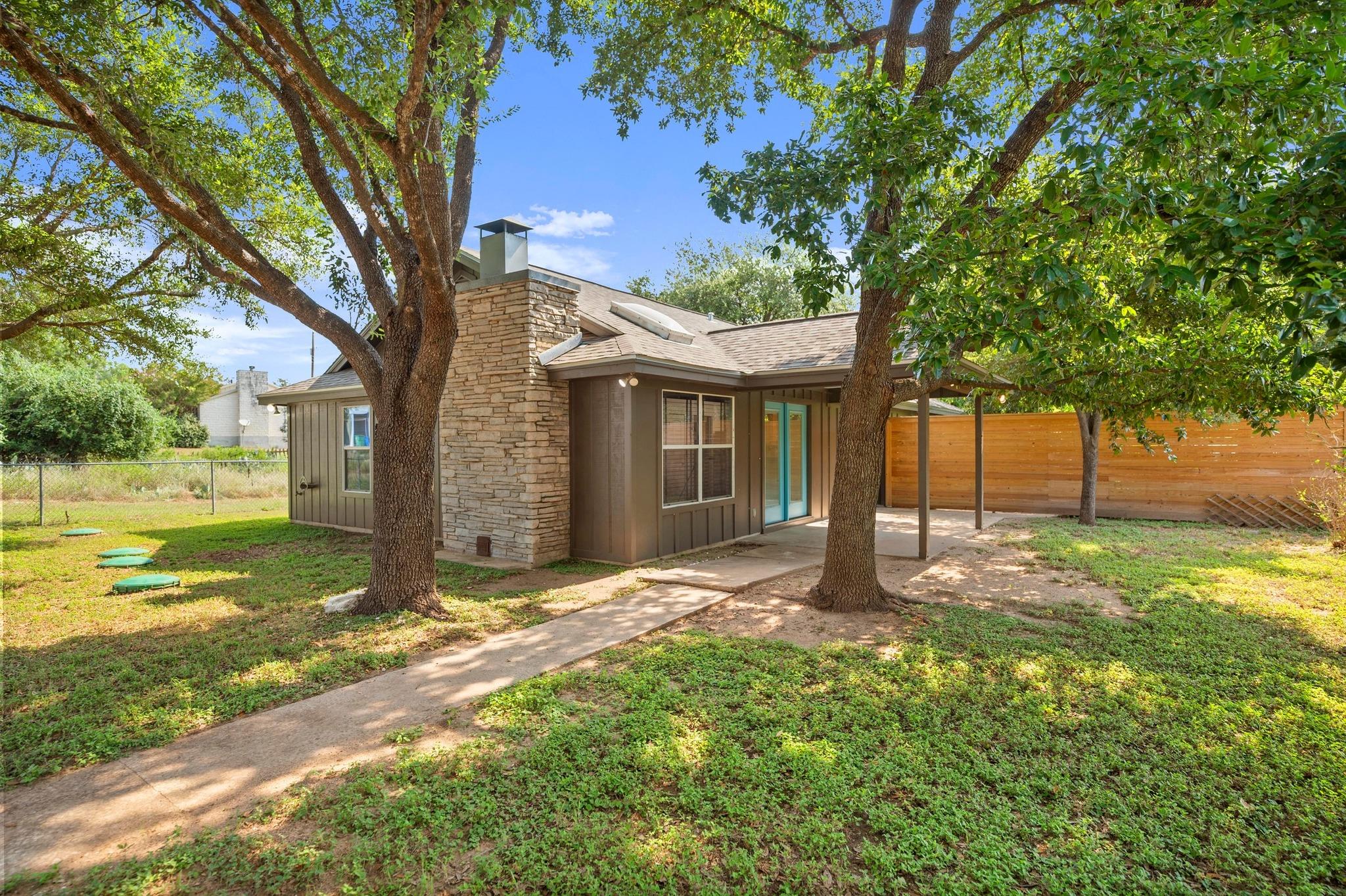1601 West Ln #a Property Photo 3
