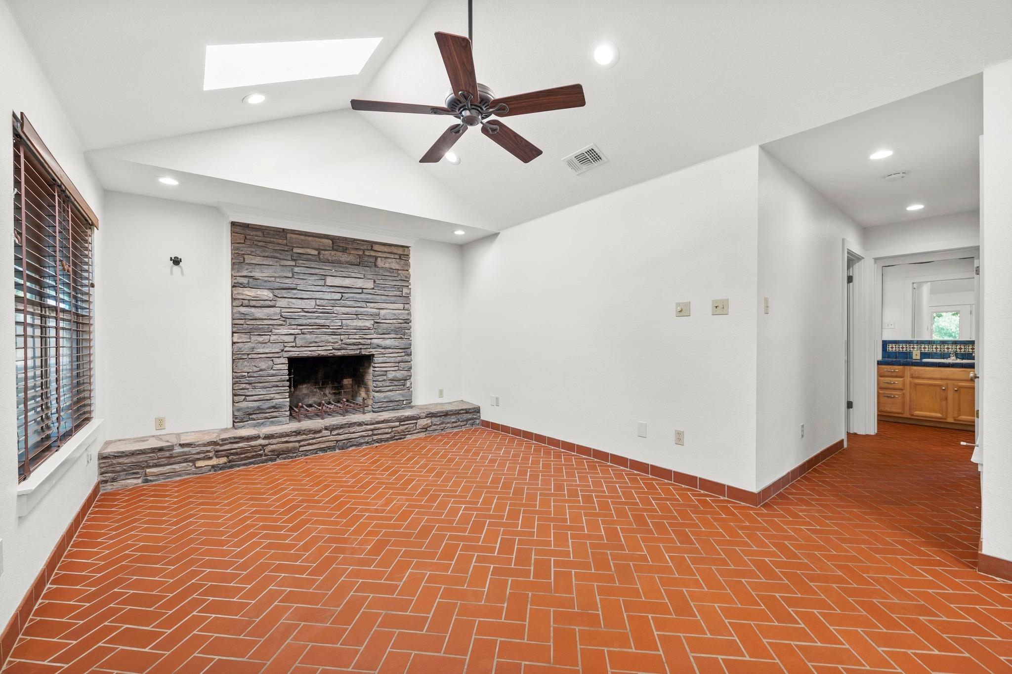 1601 West Ln #a Property Photo 5