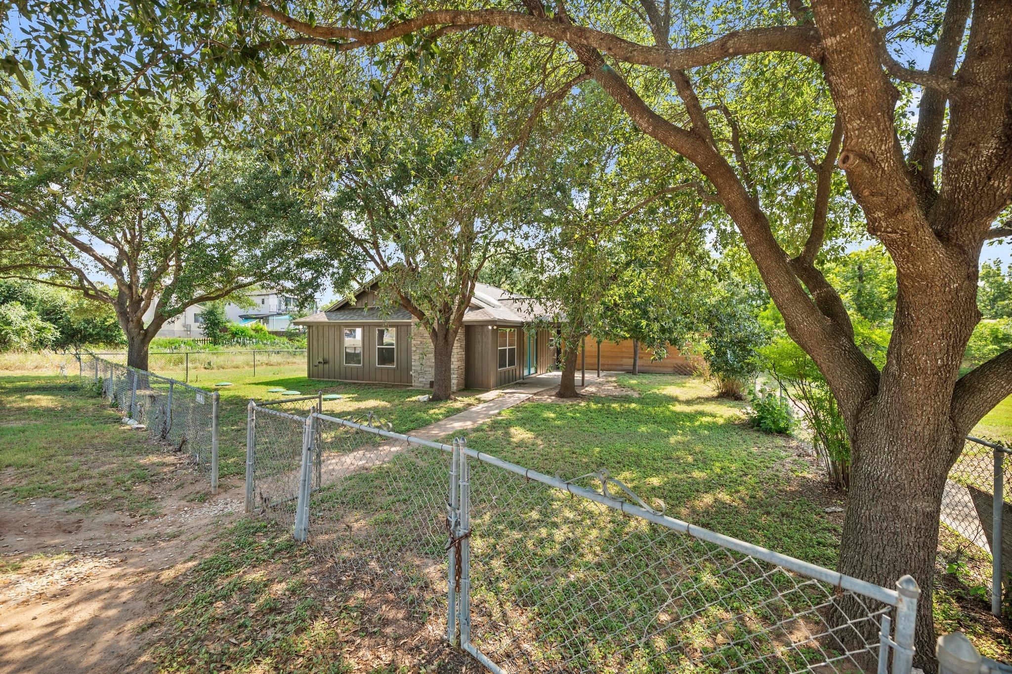 1601 West Ln #a Property Photo 9