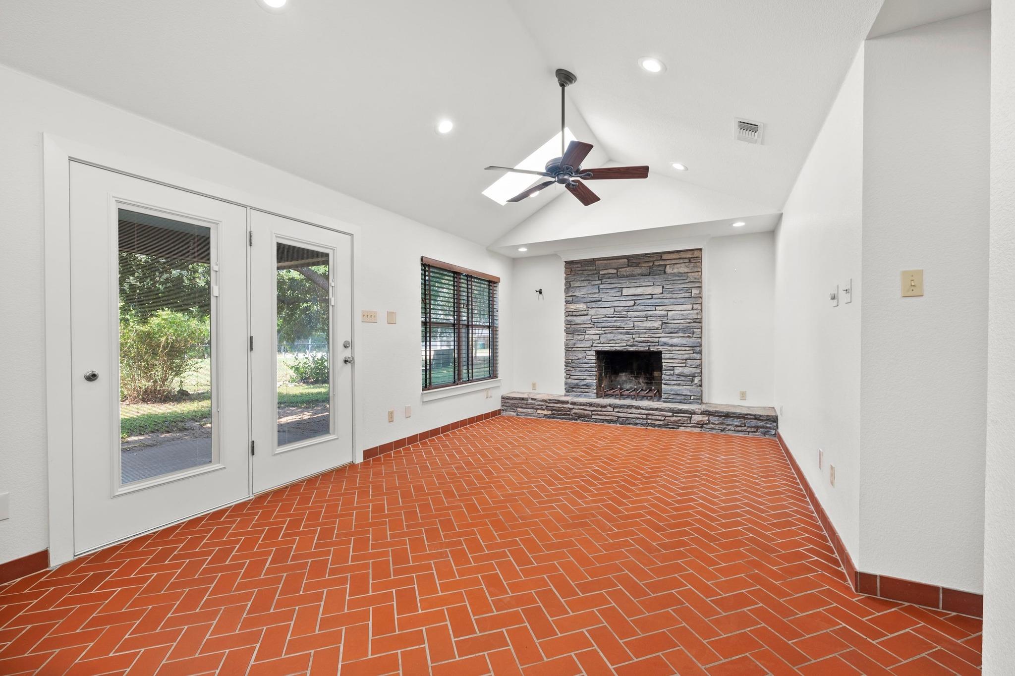 1601 West Ln #a Property Photo 10