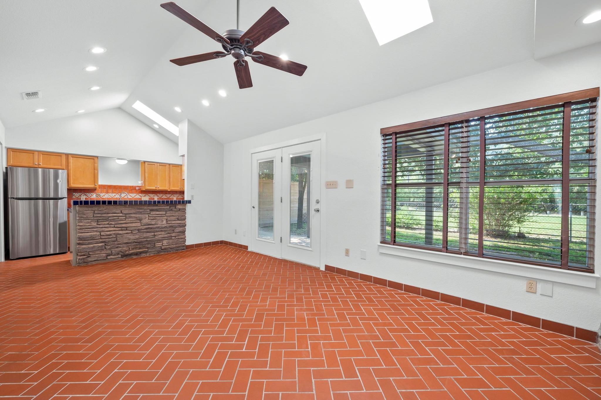 1601 West Ln #a Property Photo 11