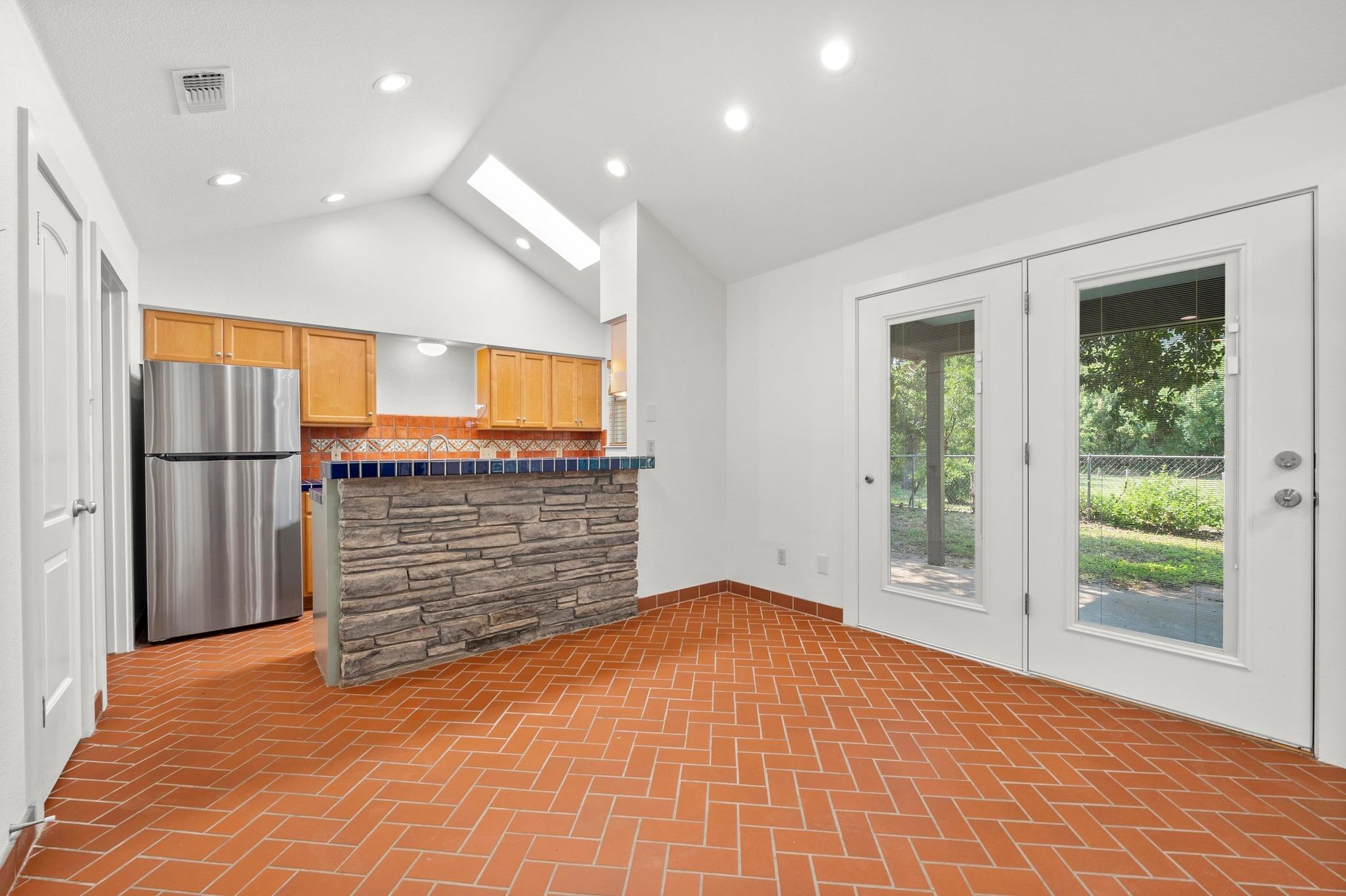 1601 West Ln #a Property Photo 12