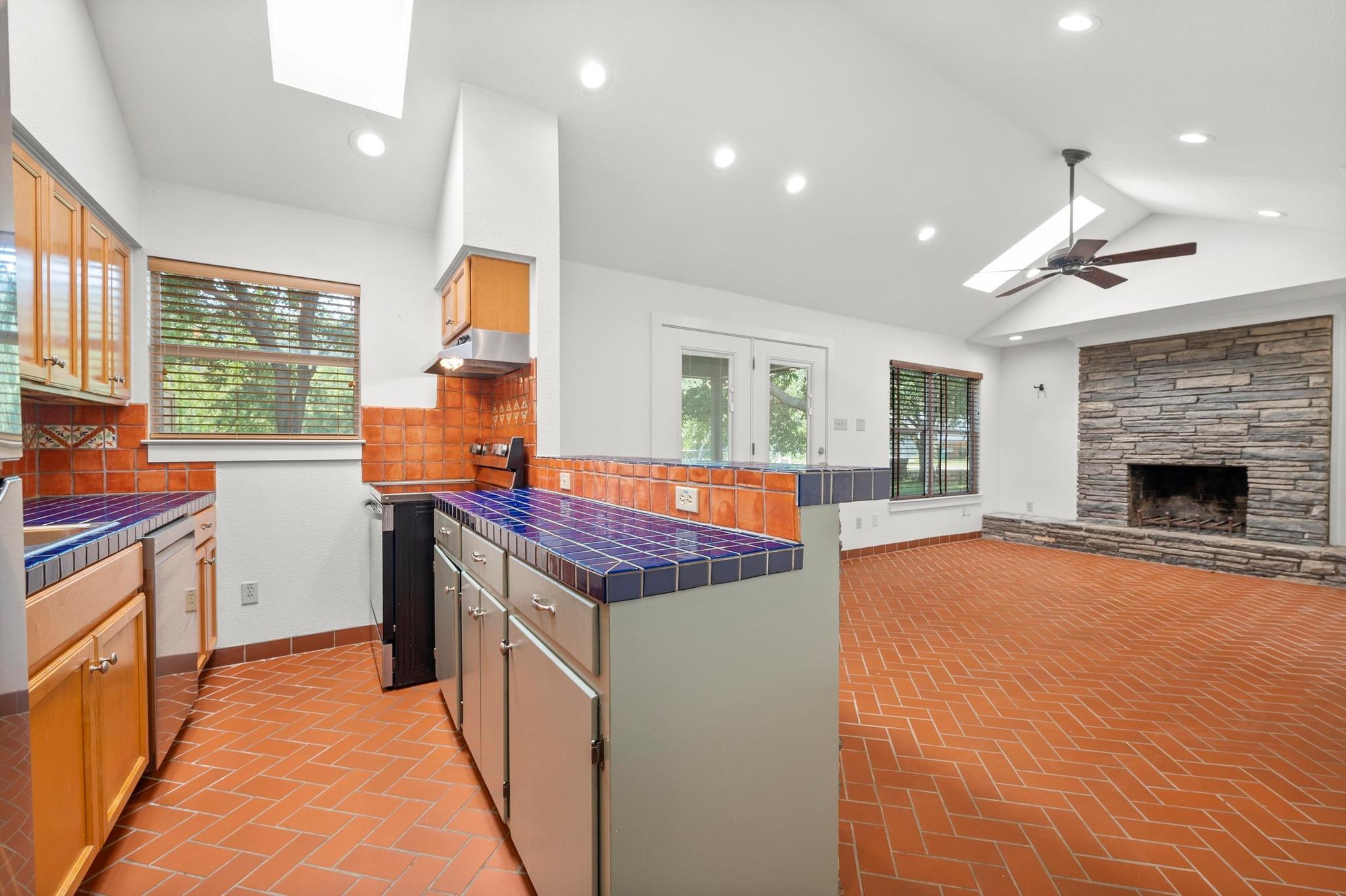 1601 West Ln #a Property Photo 13