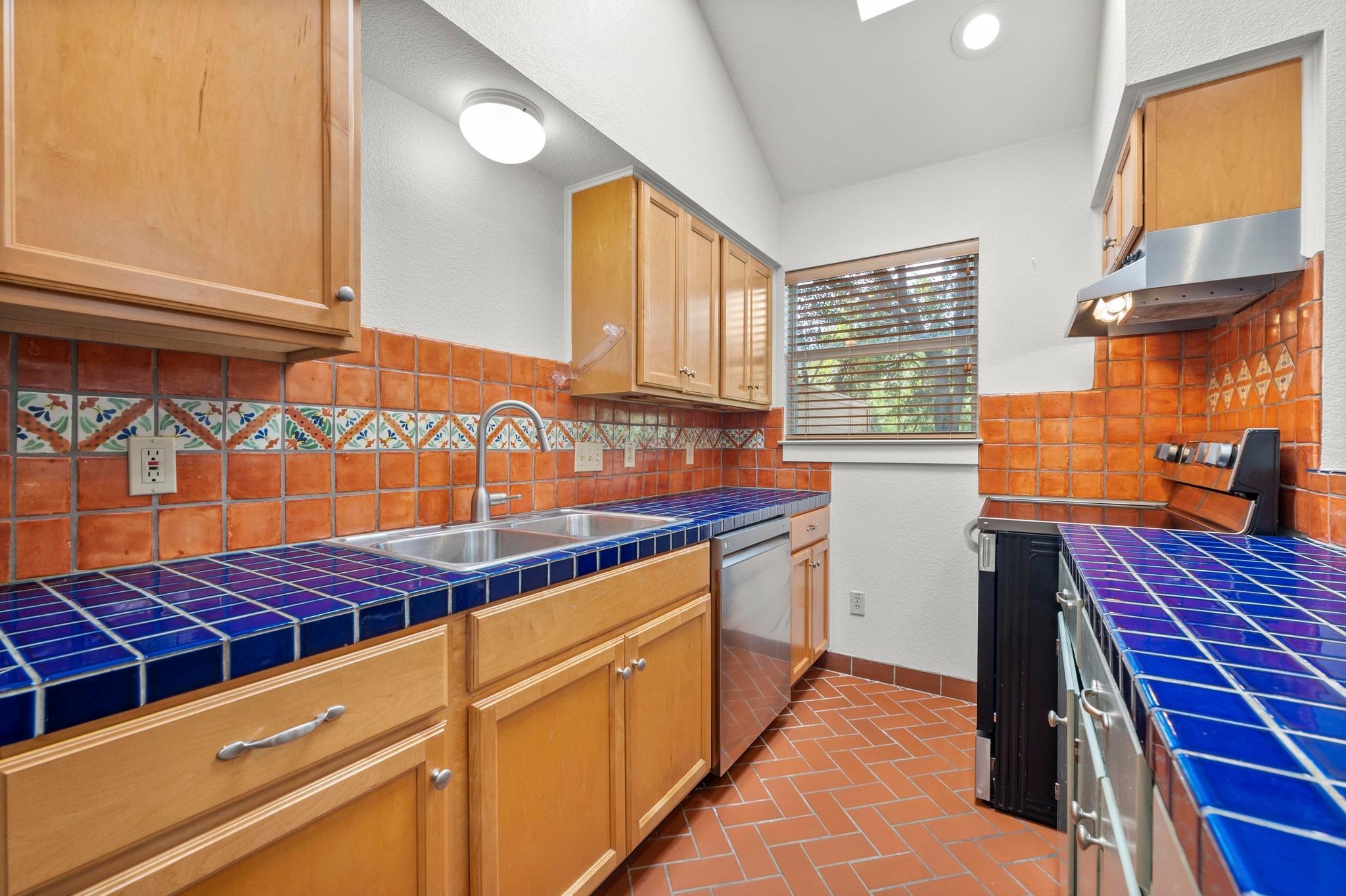 1601 West Ln #a Property Photo 15