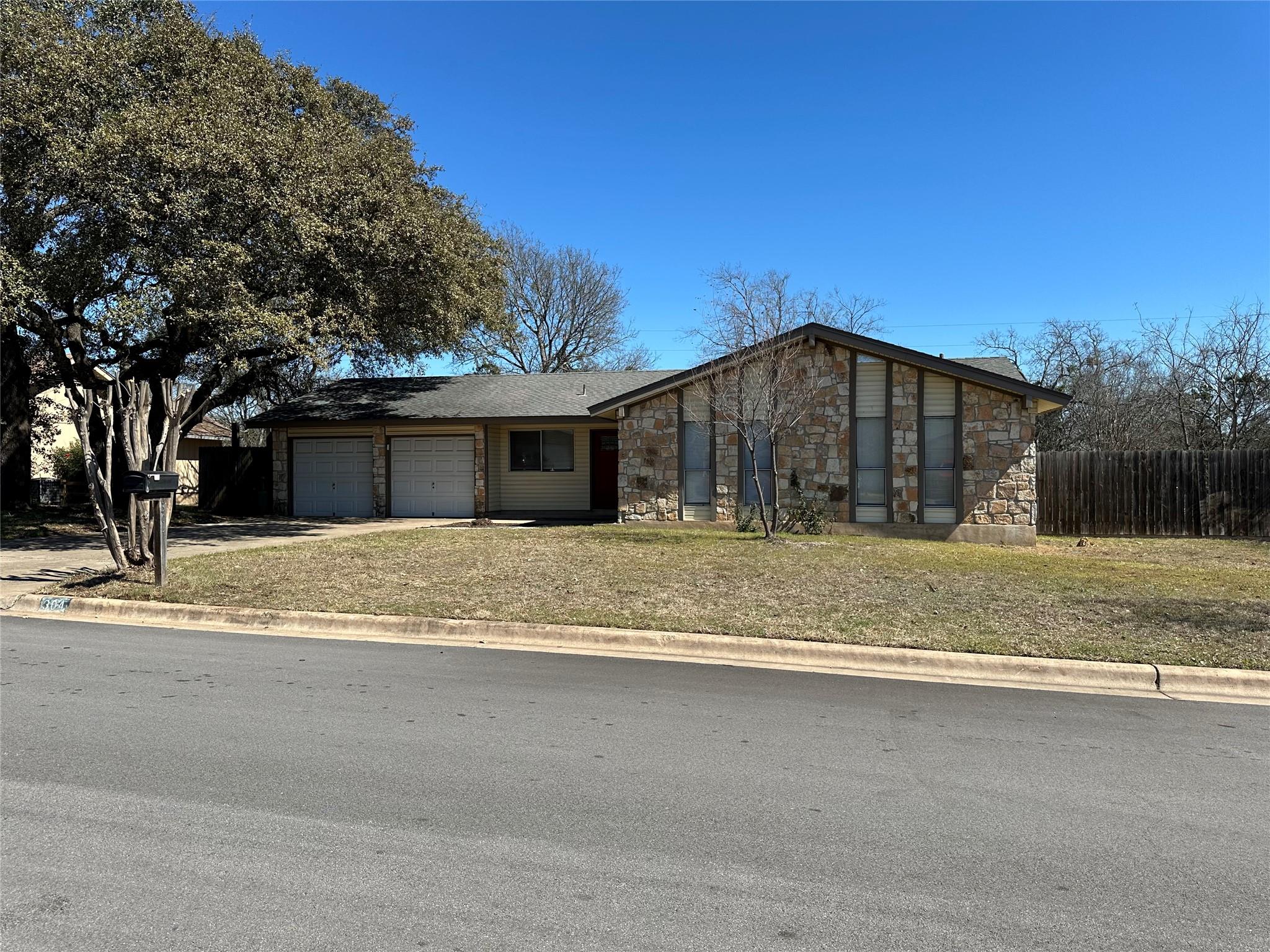 304 S Mount Rushmore Dr Property Photo