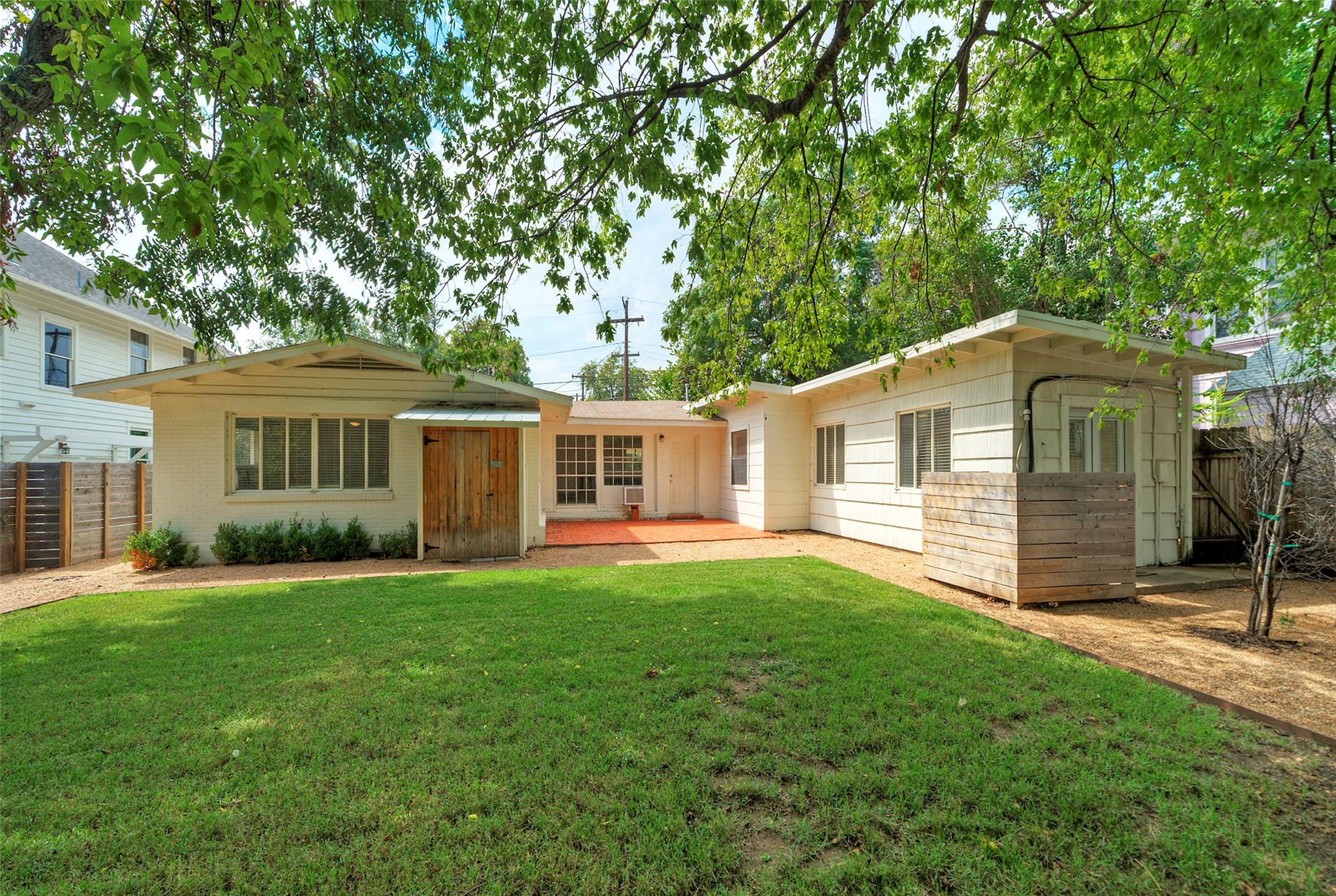 1803 Pearl St Property Photo 2