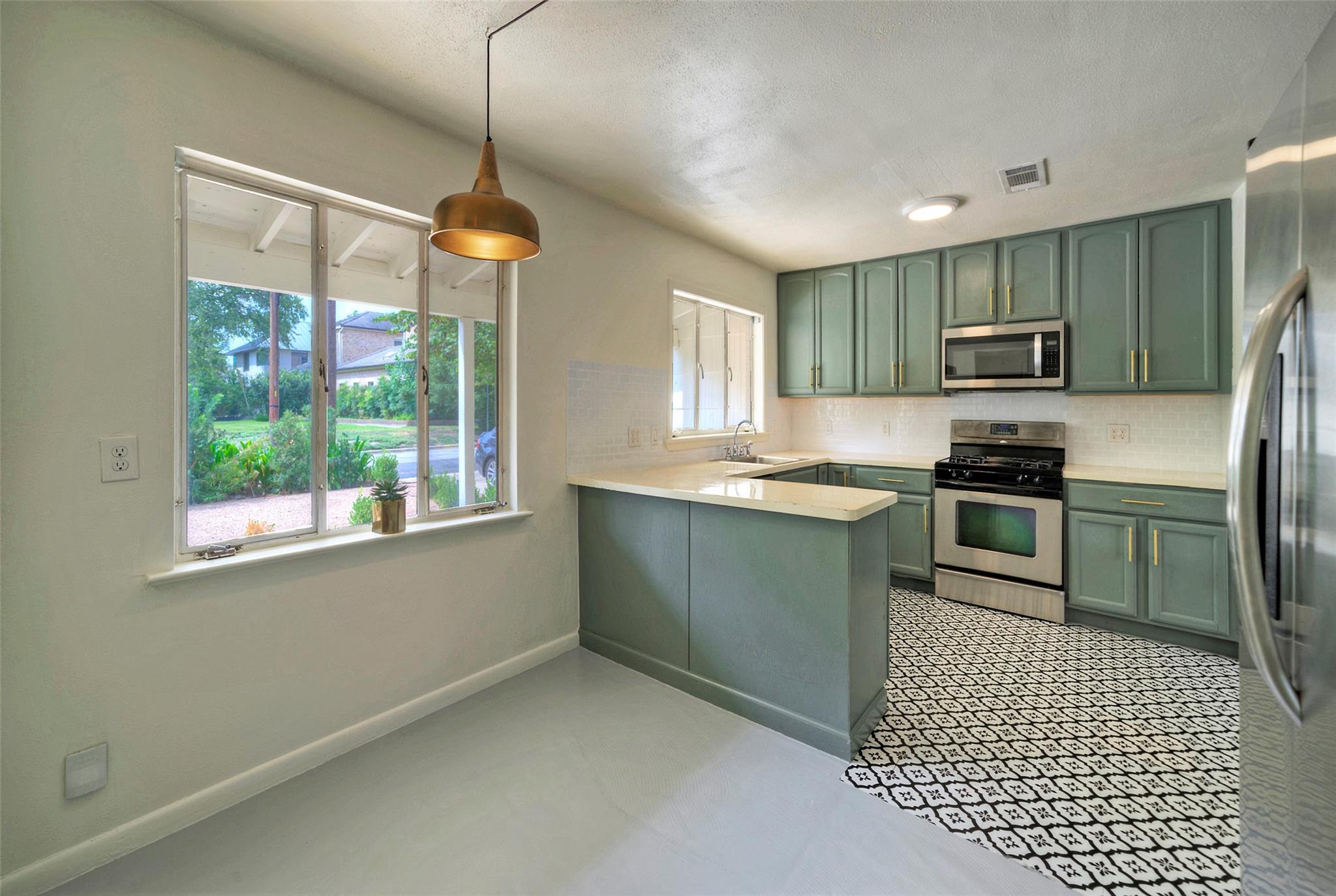1803 Pearl St Property Photo 3
