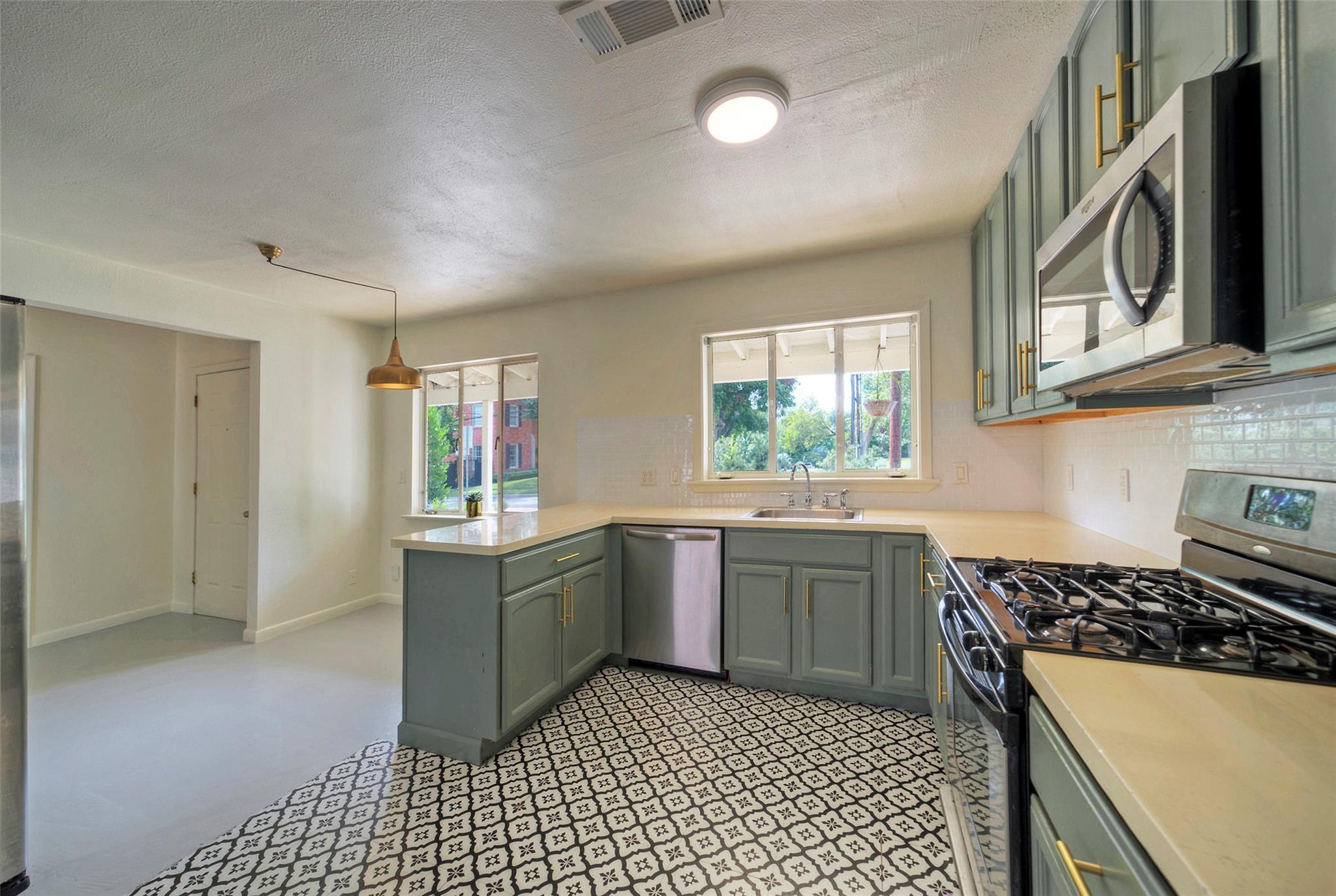 1803 Pearl St Property Photo 7