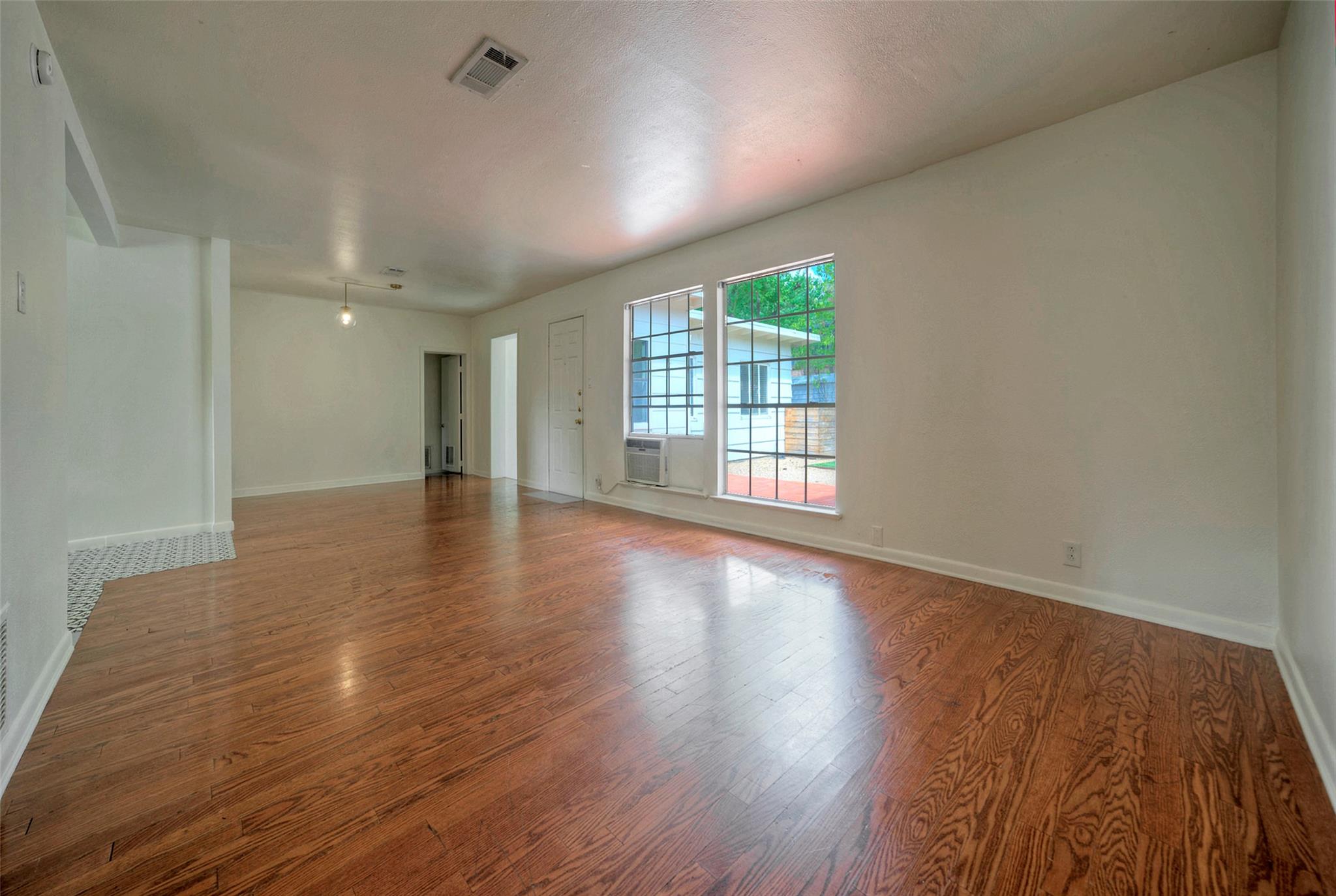 1803 Pearl St Property Photo 8