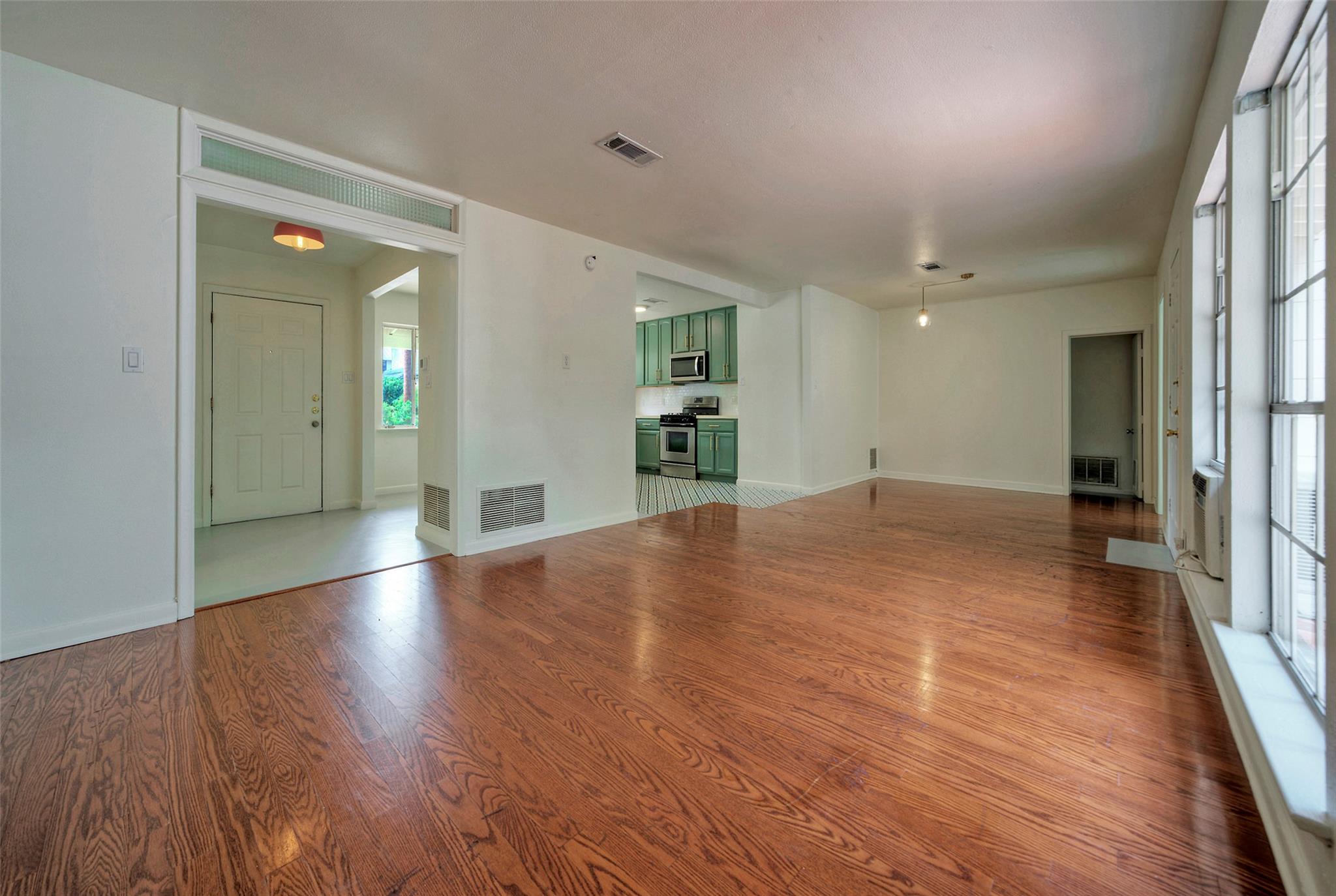 1803 Pearl St Property Photo 9