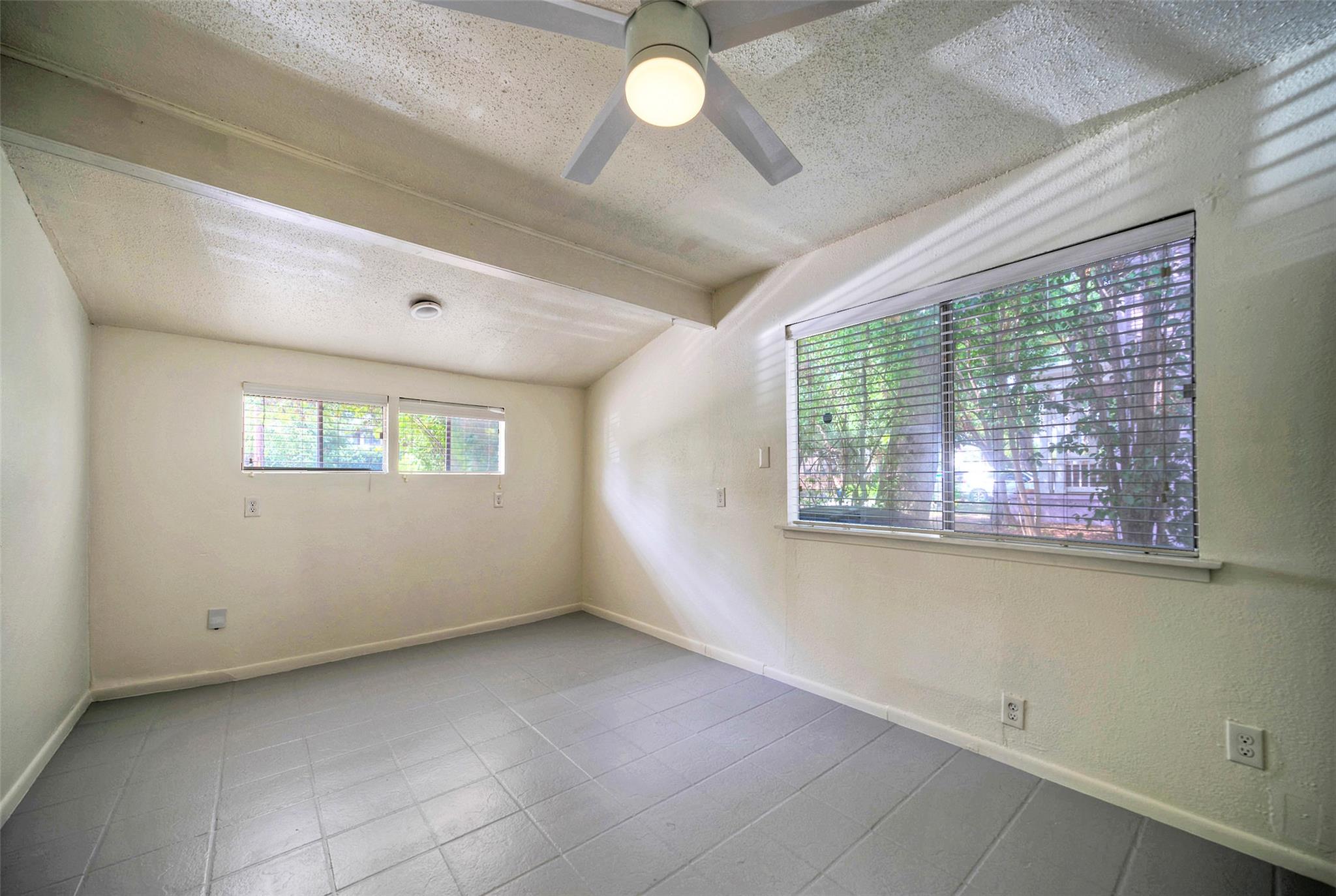 1803 Pearl St Property Photo 16