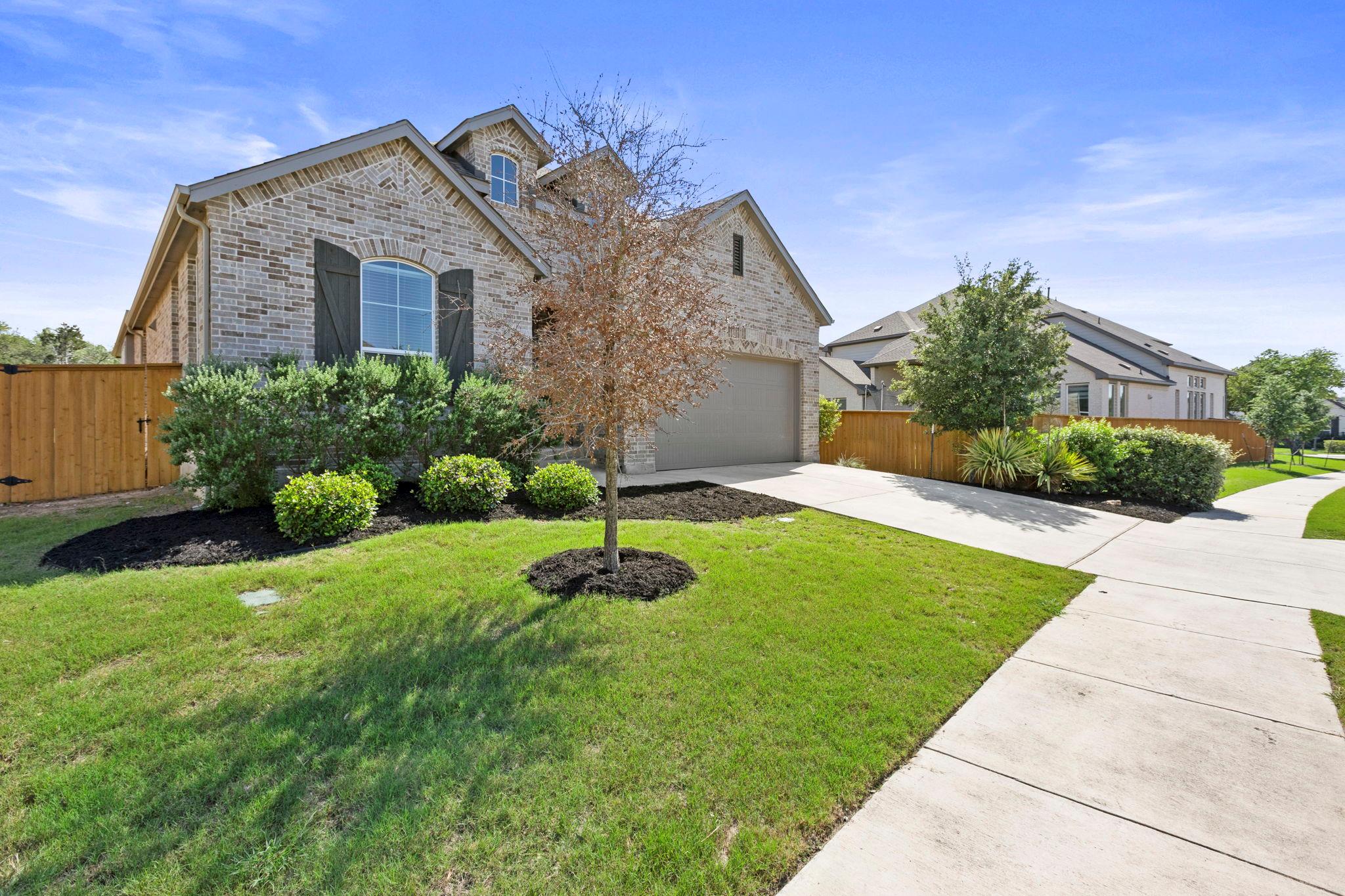 1204 Texas Ash Ln Property Photo 3