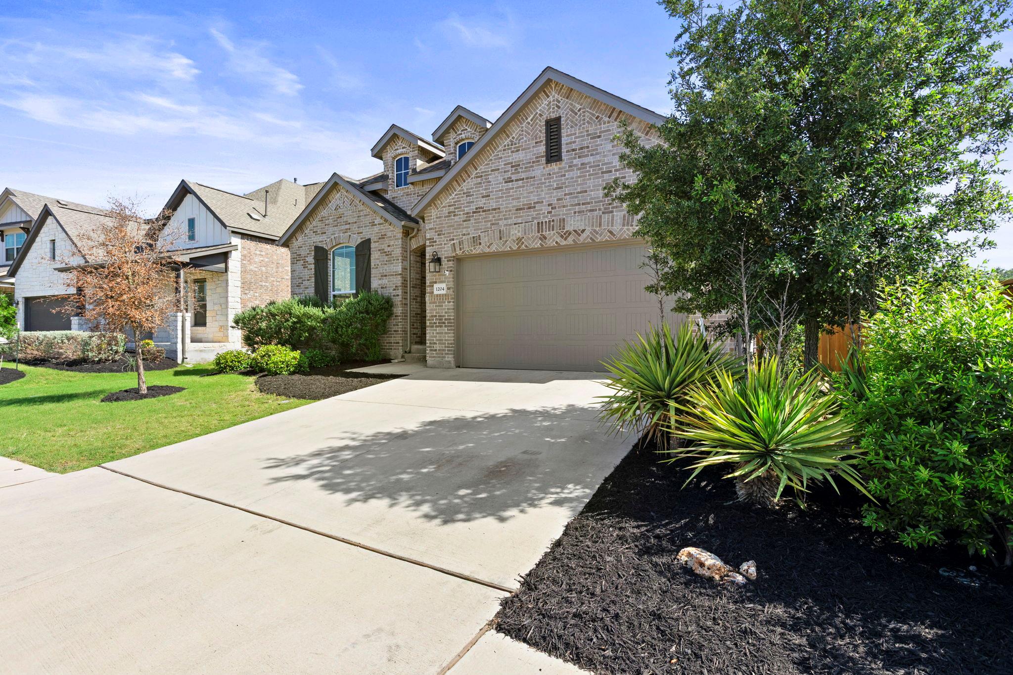 1204 Texas Ash Ln Property Photo 4