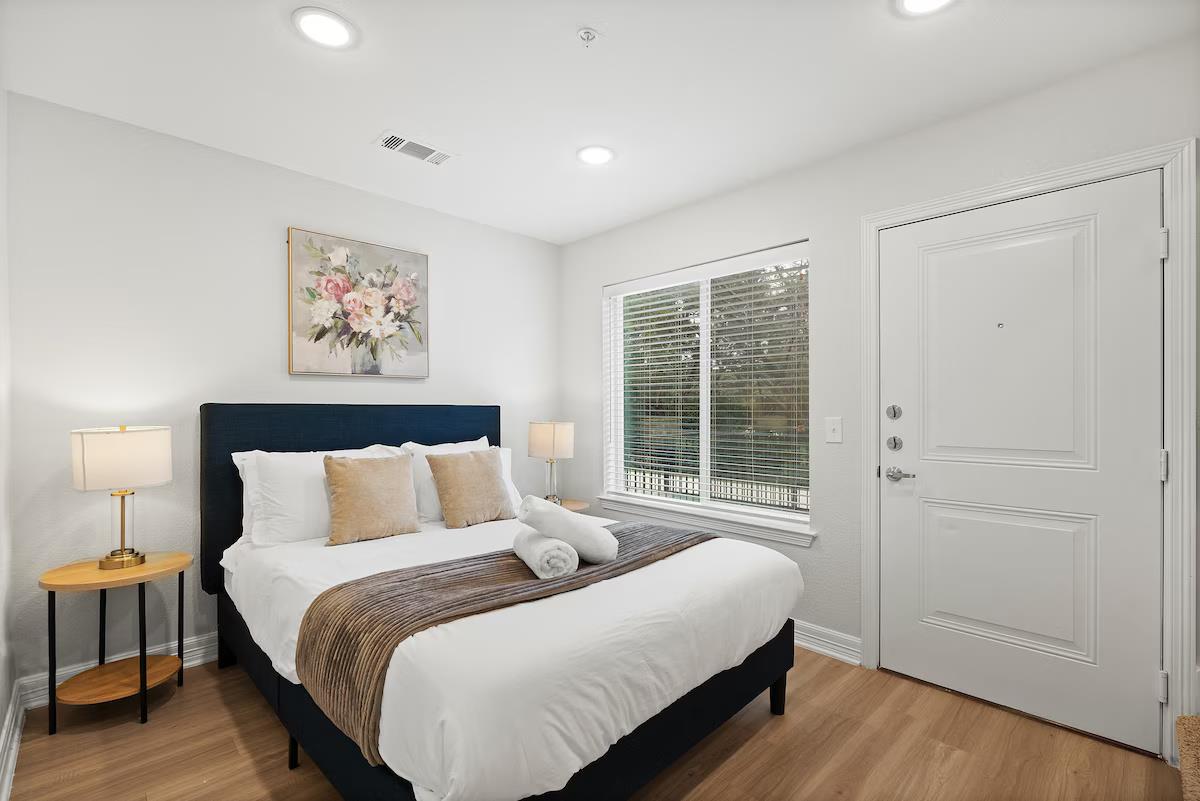 1201 W Whitestone Blvd #h-203 Property Photo 6