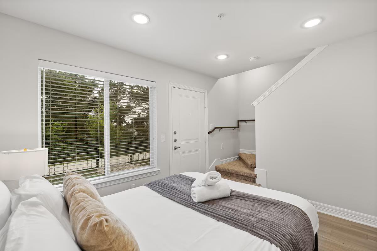 1201 W Whitestone Blvd #h-203 Property Photo 11