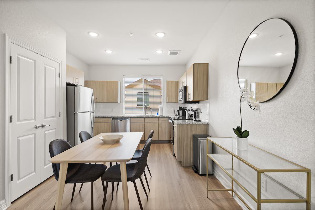 1201 W Whitestone Blvd #h-203 Property Photo 17