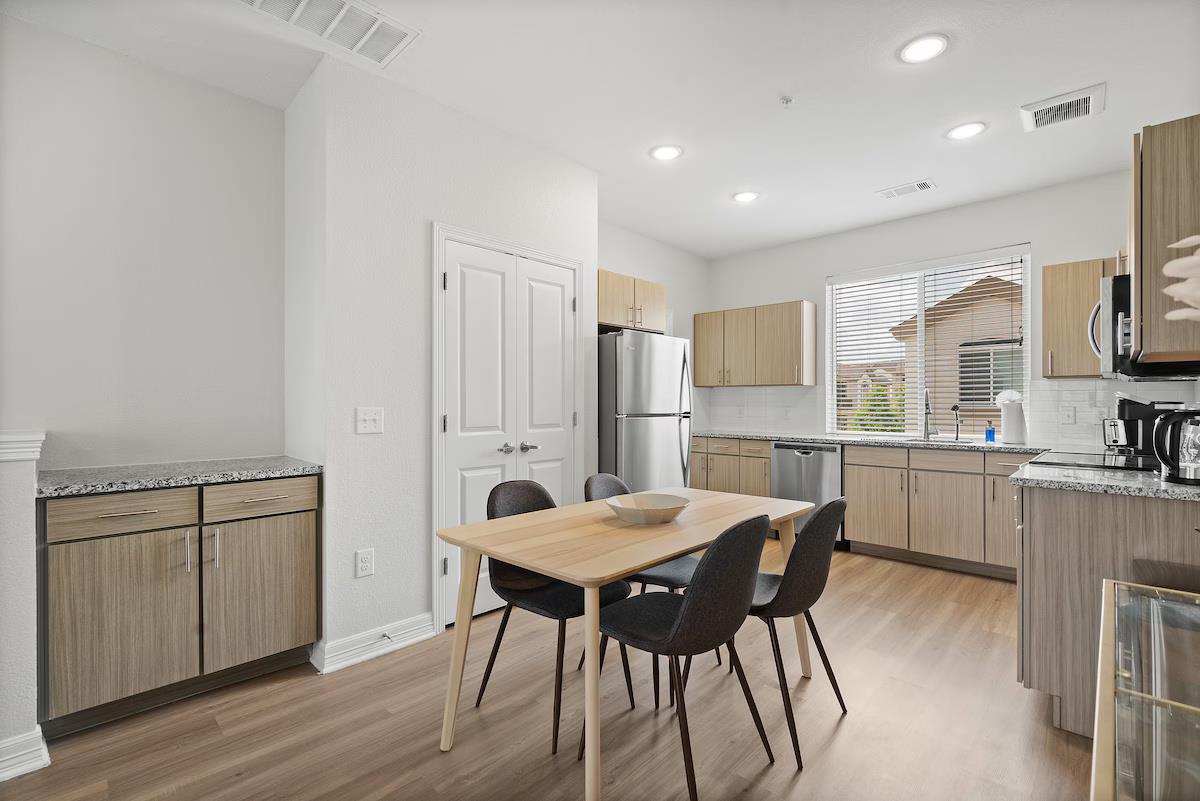 1201 W Whitestone Blvd #h-203 Property Photo 19
