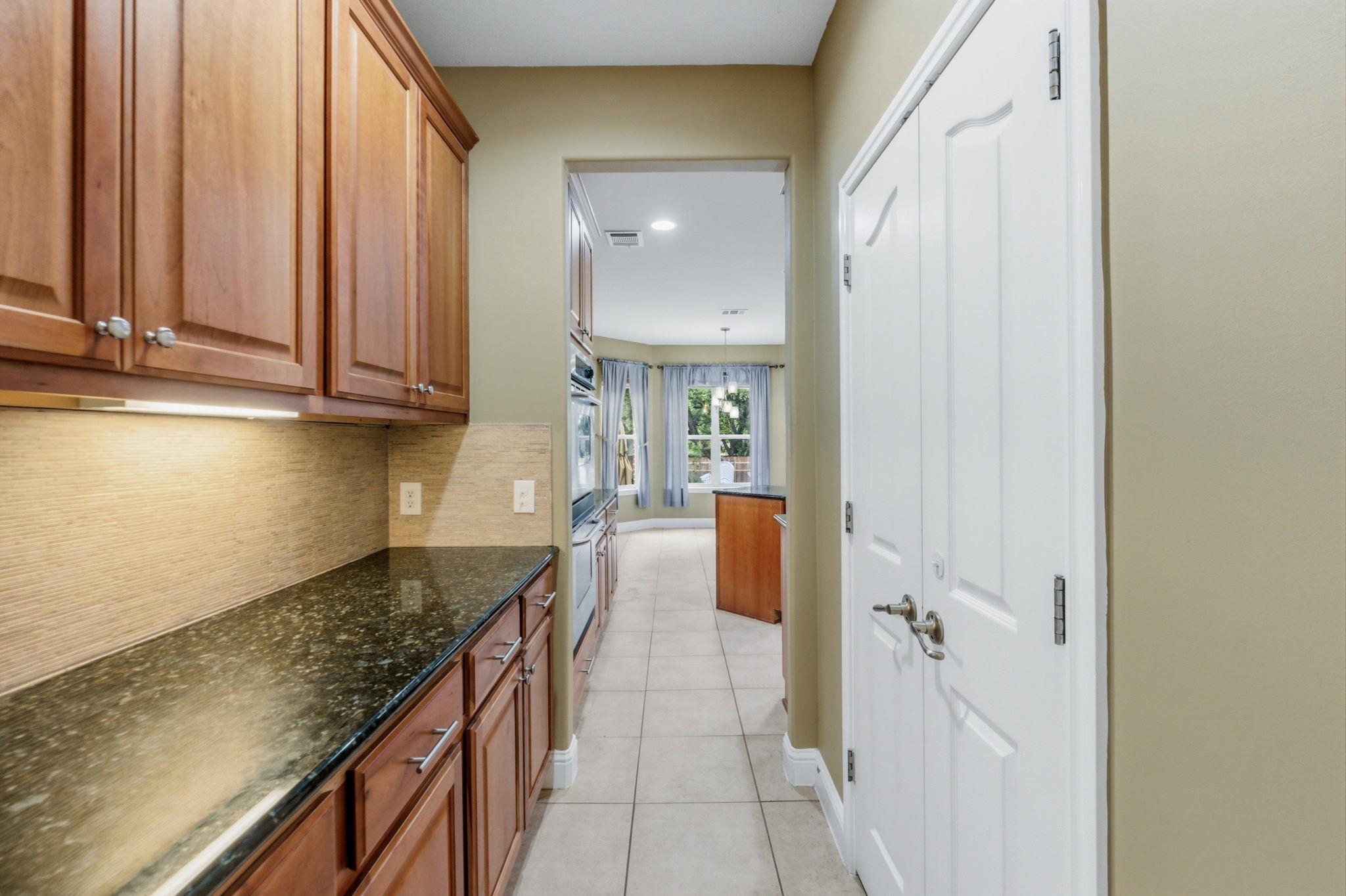 1239 Pine Forest Cir Property Photo 8