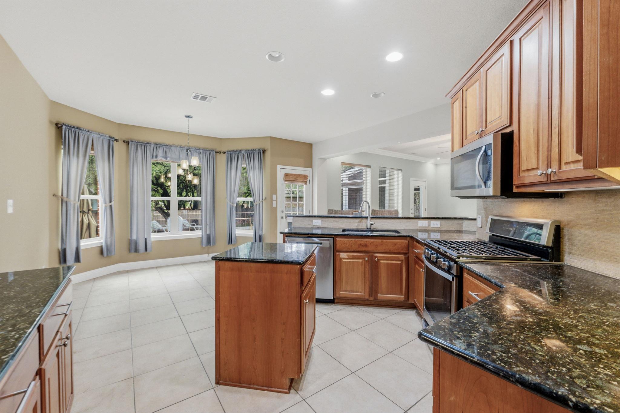 1239 Pine Forest Cir Property Photo 9