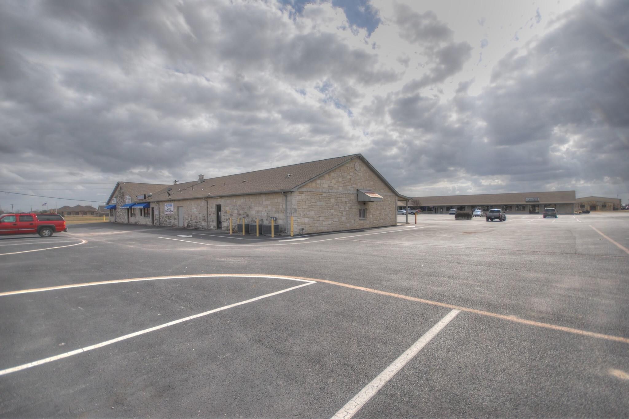 305 Limestone Ter #h2 Property Photo 3