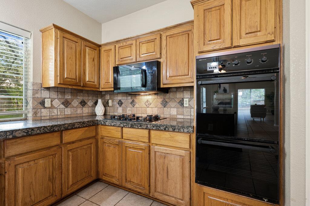 10404 Wolftrap Dr Property Photo 17
