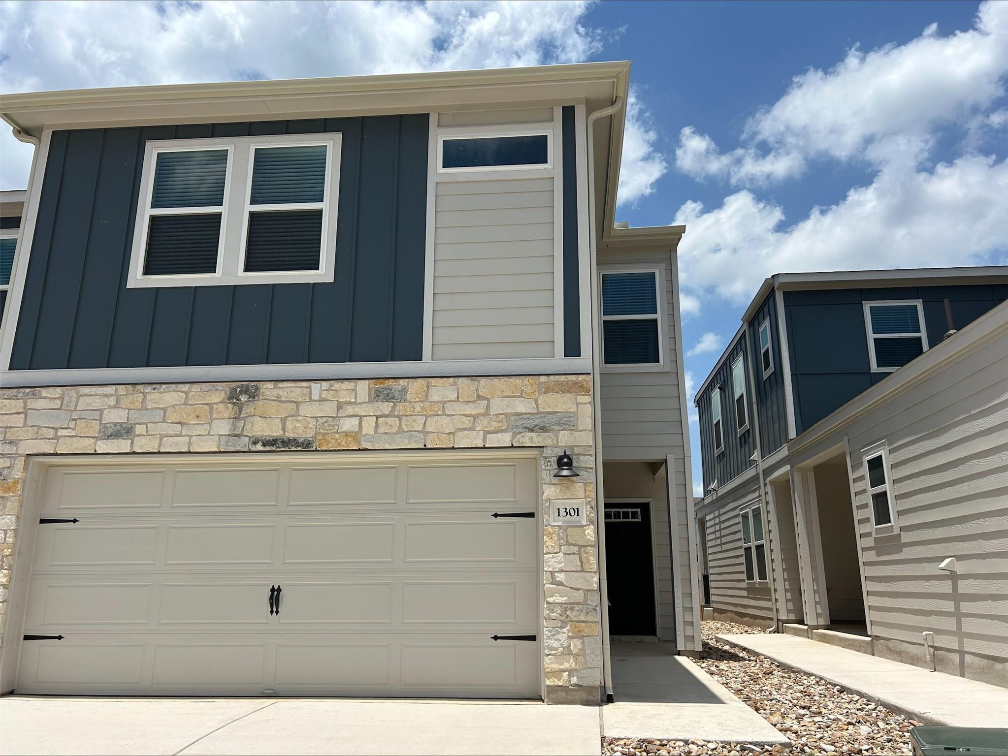 1850 Settlers Glen Dr 1301 Property Photo 1