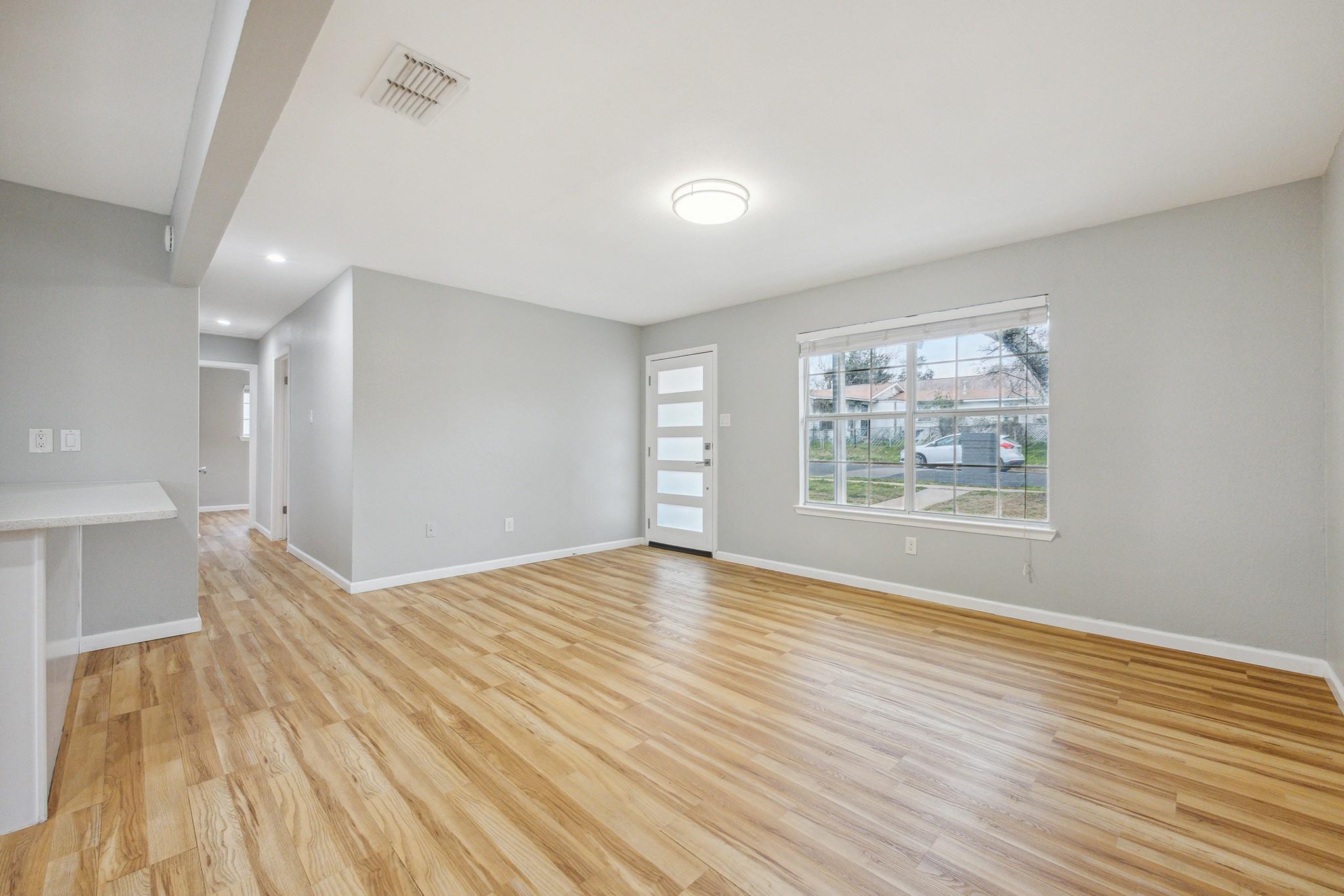 1111 Lawson Ln Property Photo 2