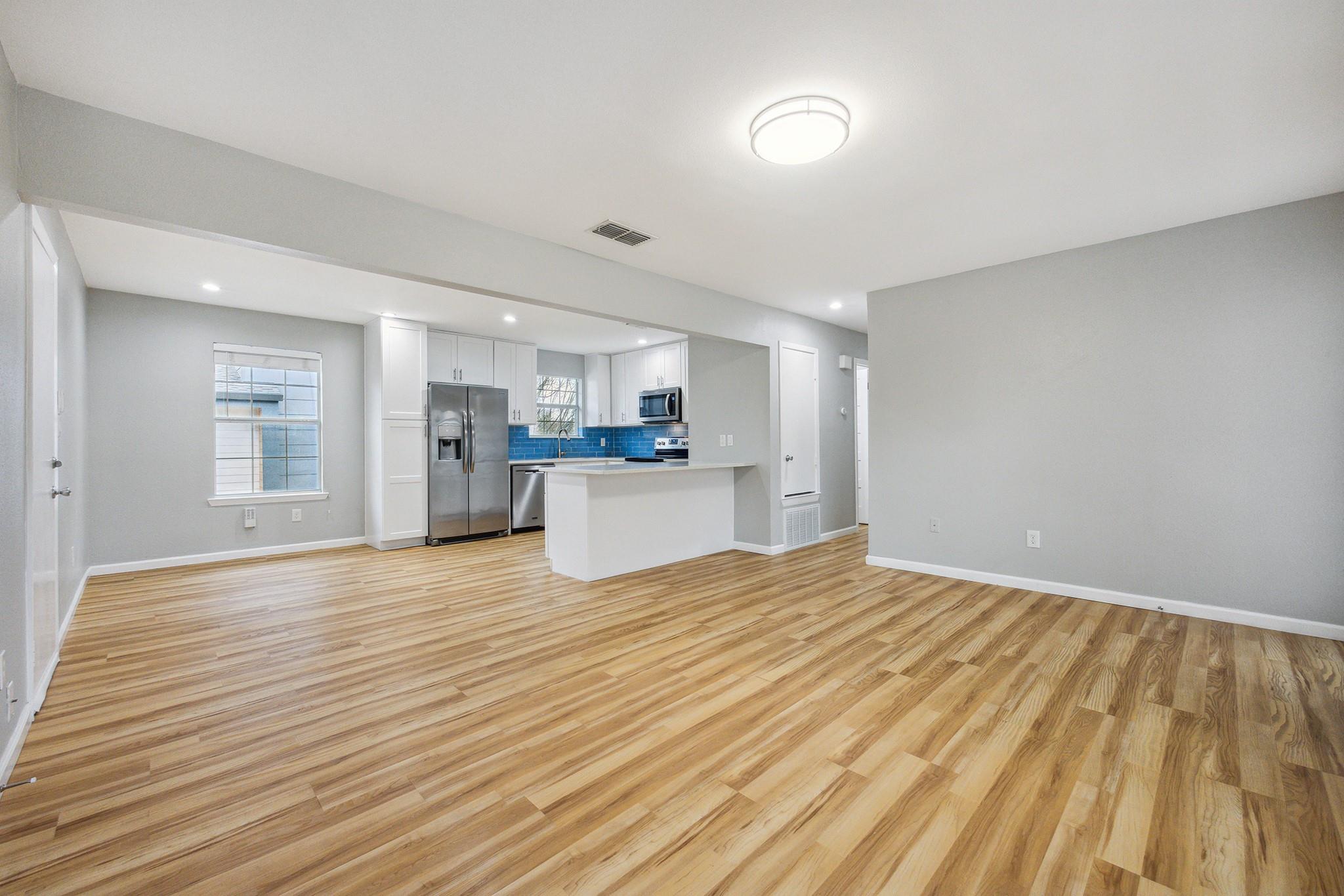 1111 Lawson Ln Property Photo 4